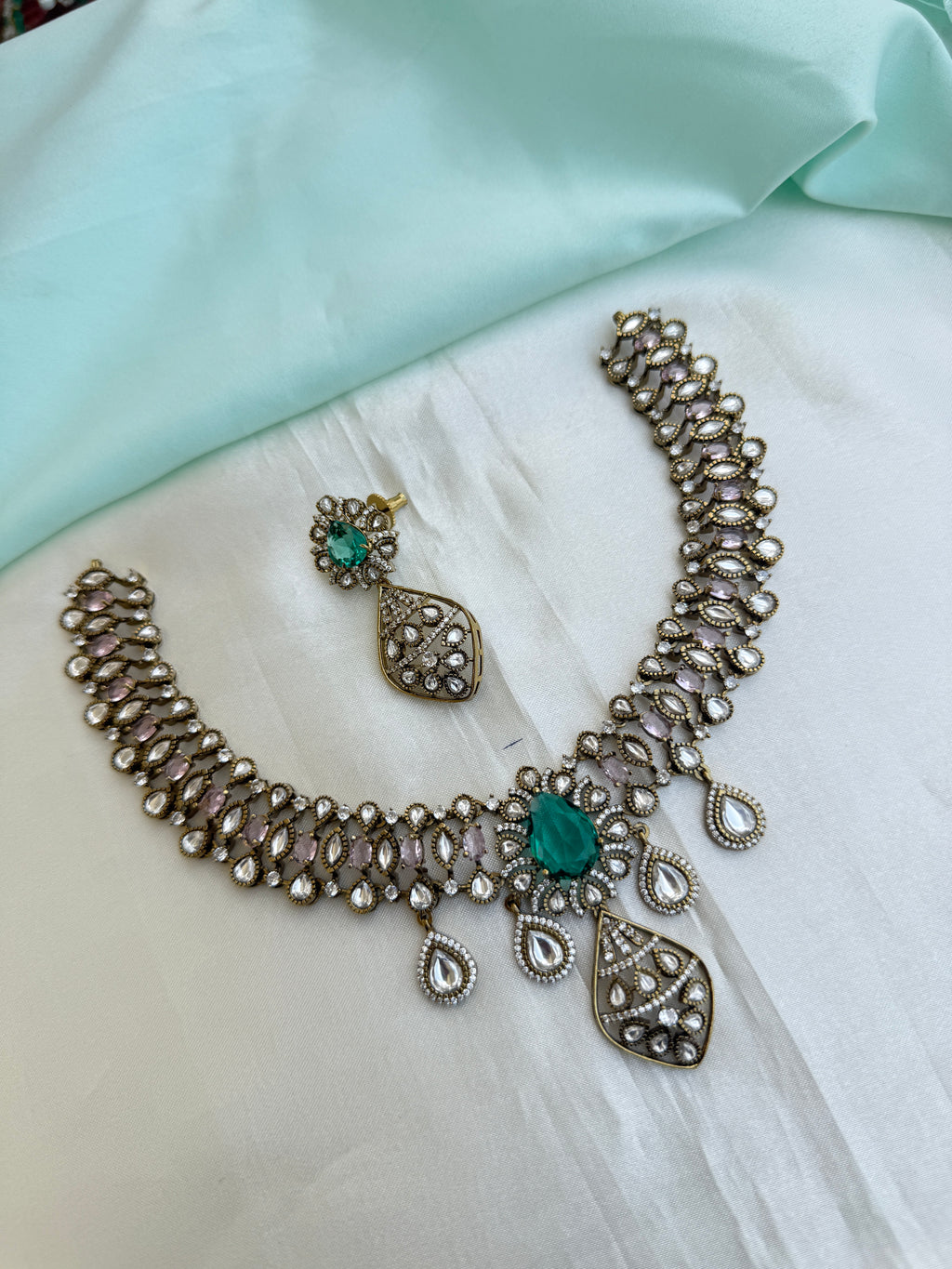 Emerald Dewdrop Kundan Neckset with flower design earrings Ns993