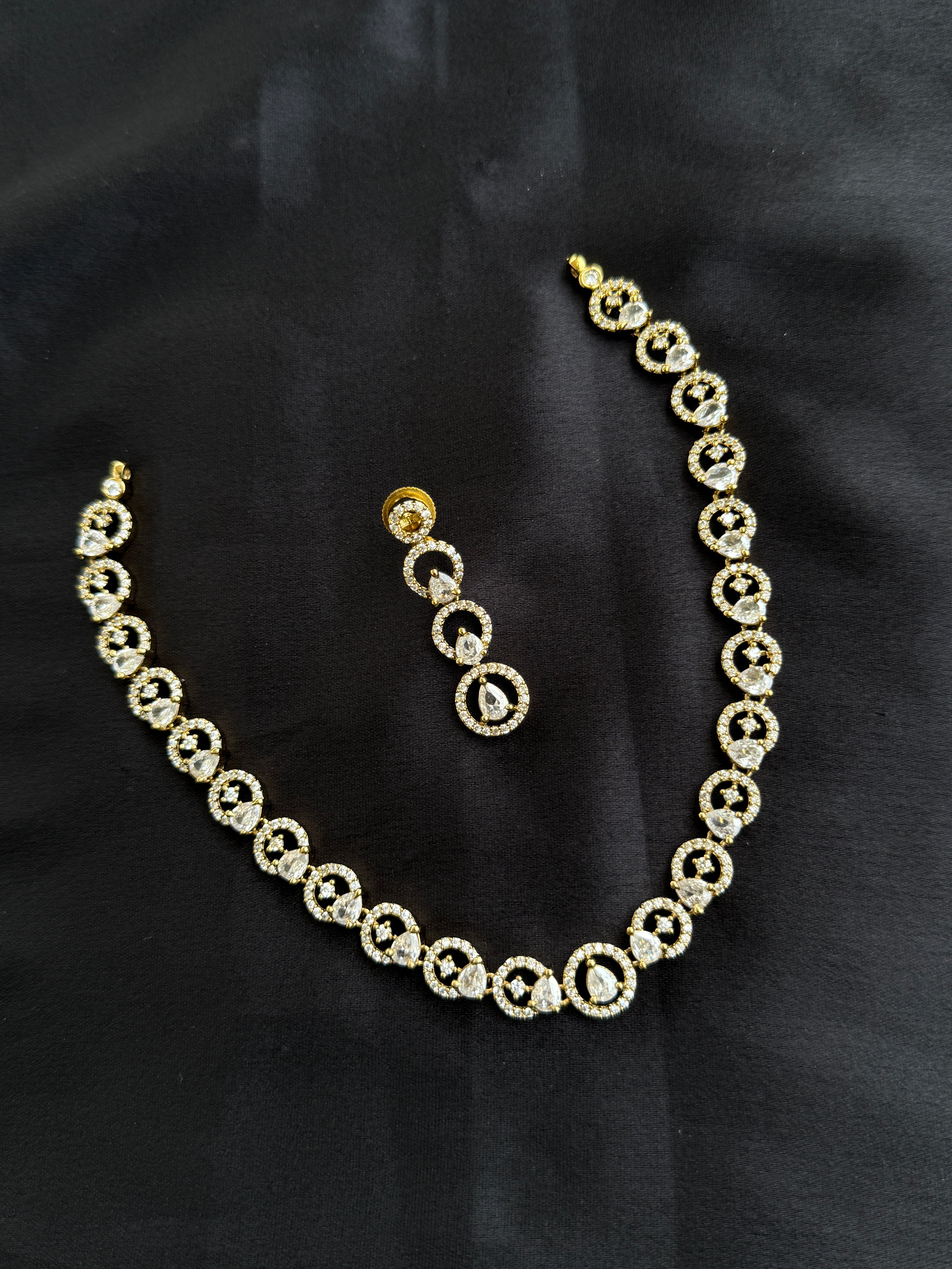Ns270 simple diamond finish neckset with earrings
