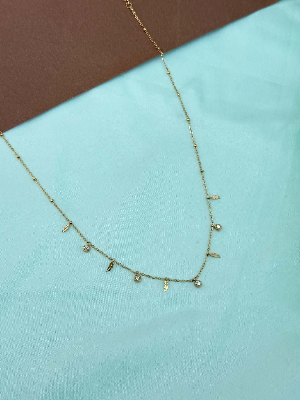 Dc063 anti tarnish single line leaf and stones 18inches adjustable daily wear chain