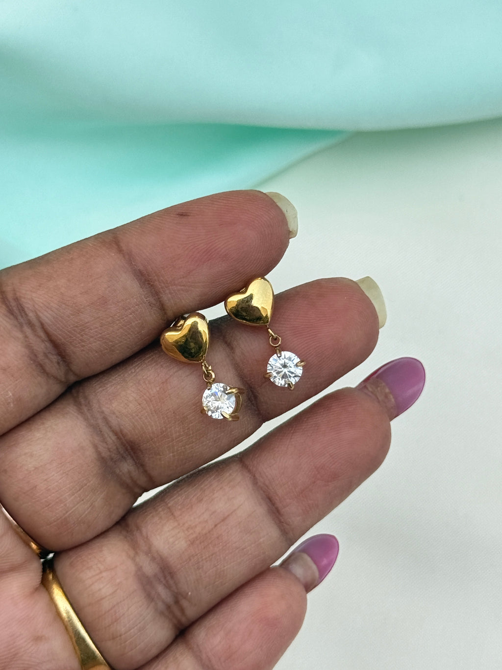 Er286 anti tarnish gold heart white stone earrings