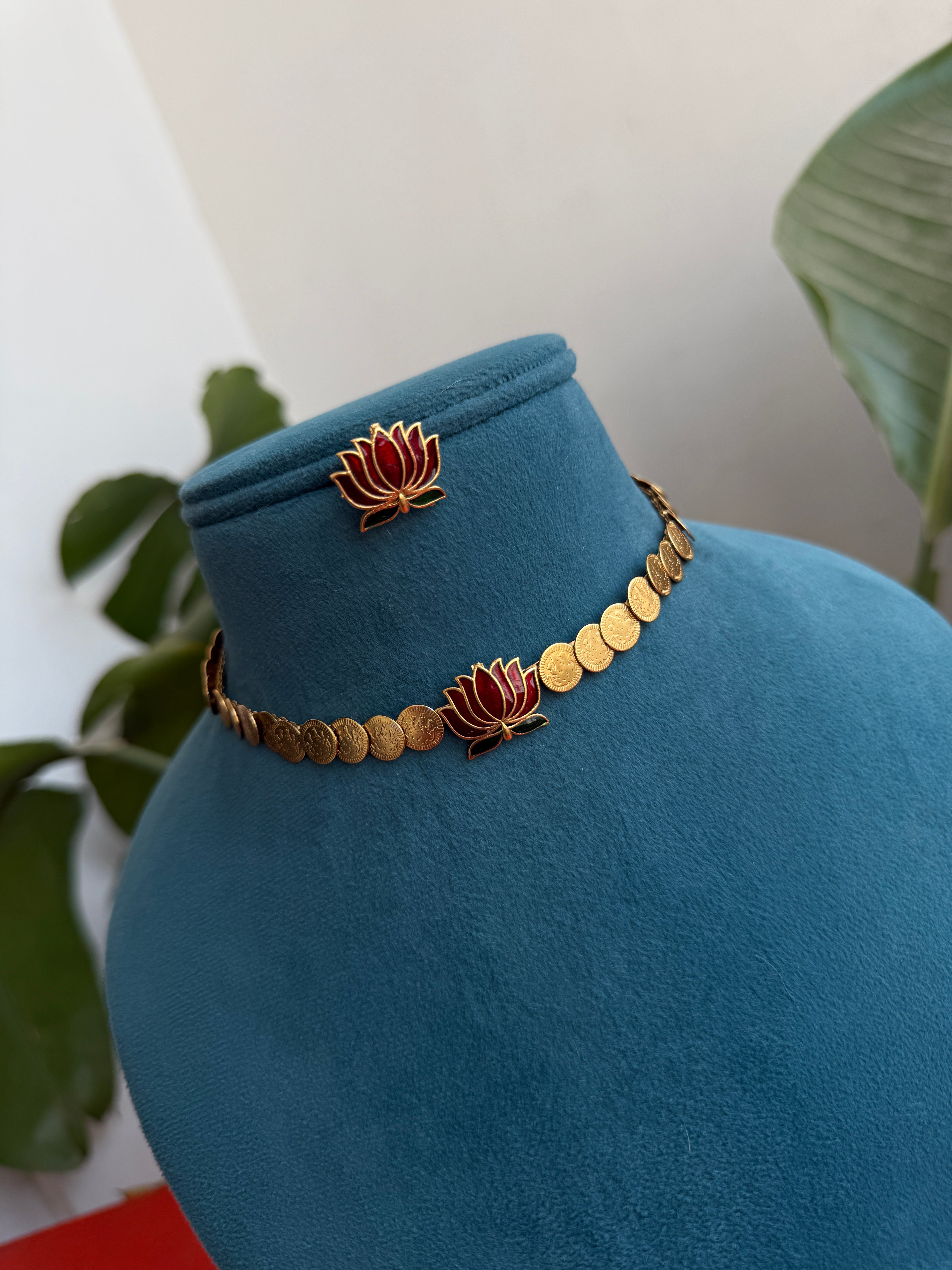 Ns638 Lakshmi devi kasula lotus short neckset with earrings