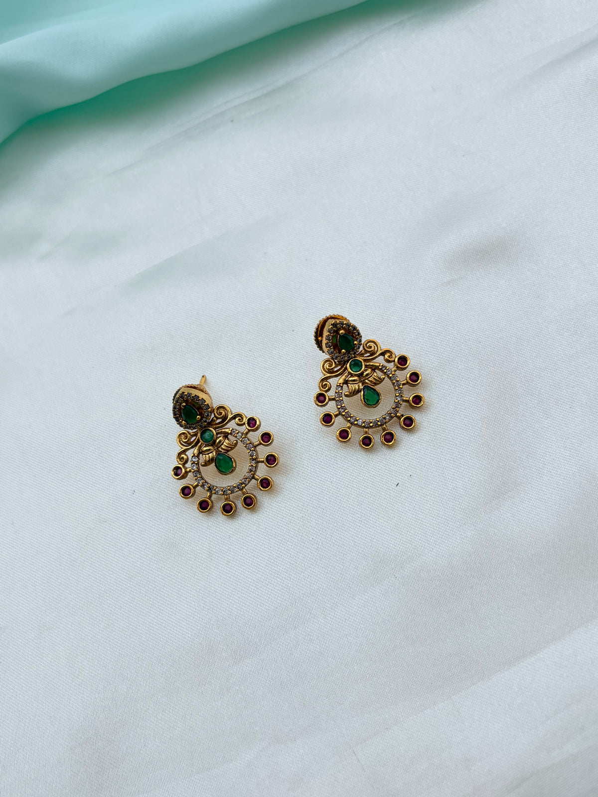 Unique multi flower design studs Er959
