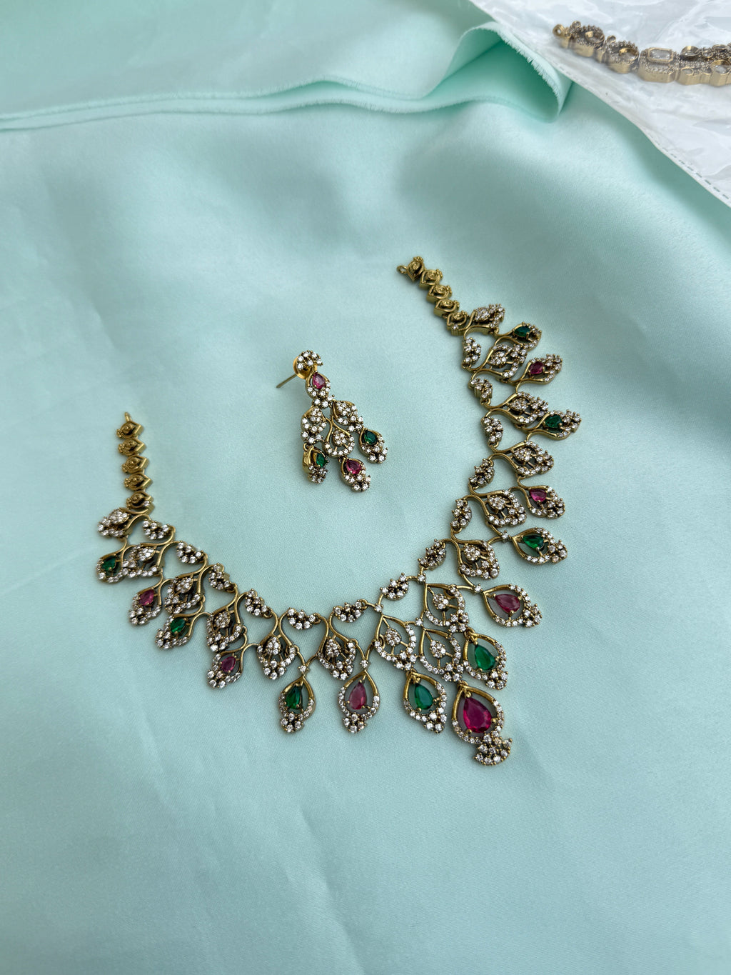 Ruby emerald short neck with earringsns920