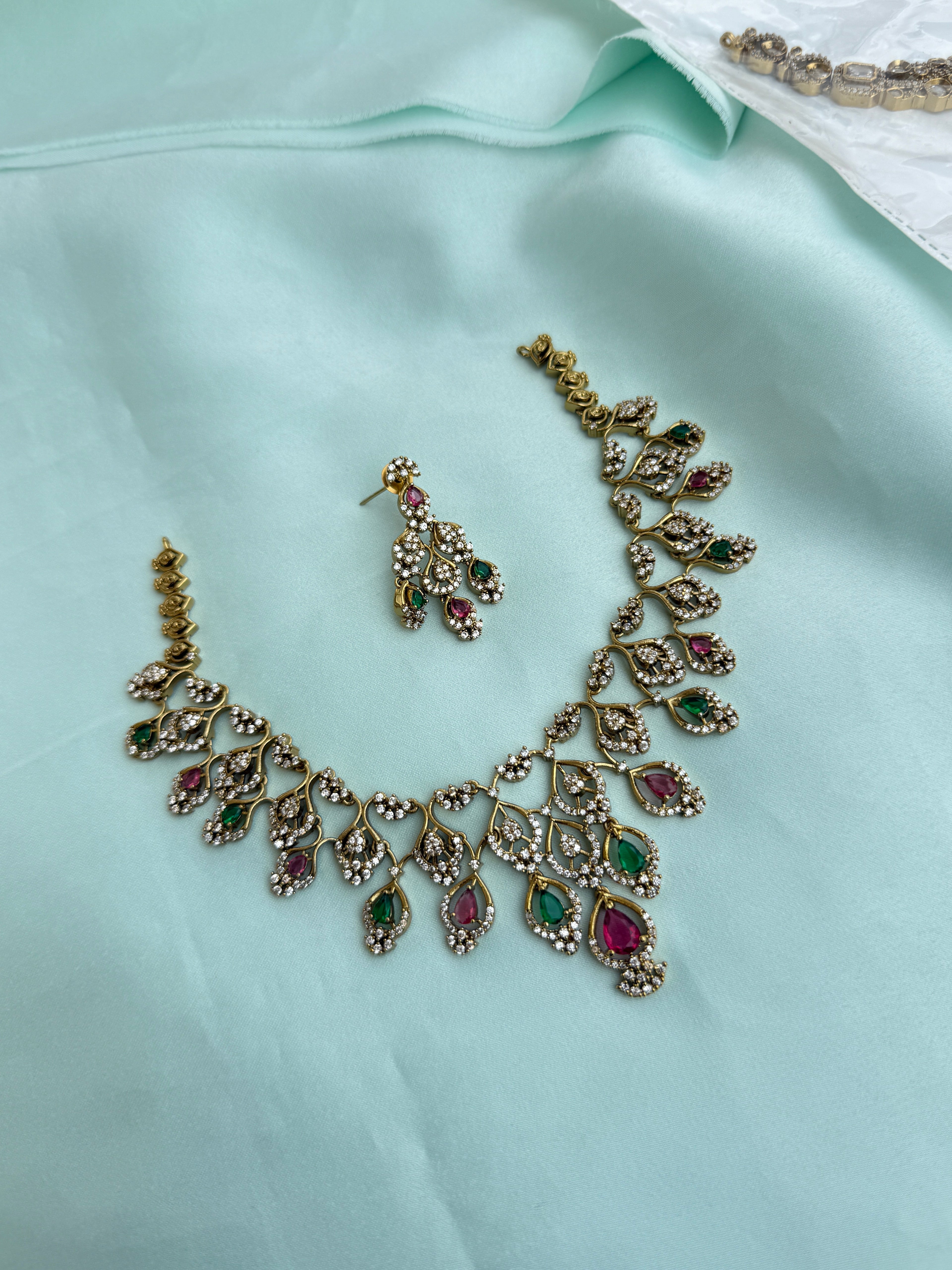 Ruby emerald short neck with earringsns920