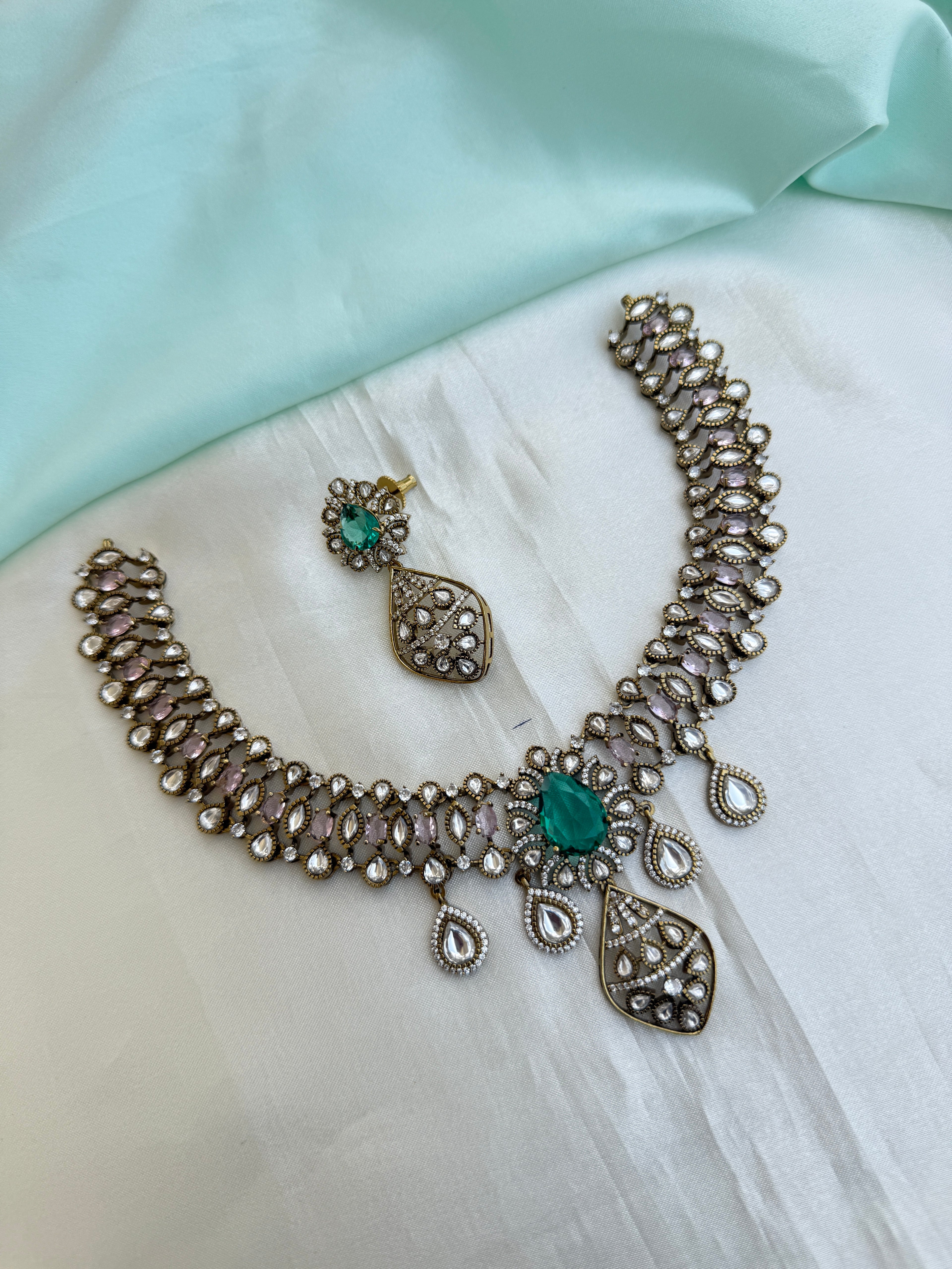 Emerald Dewdrop Kundan Neckset with flower design earrings Ns993