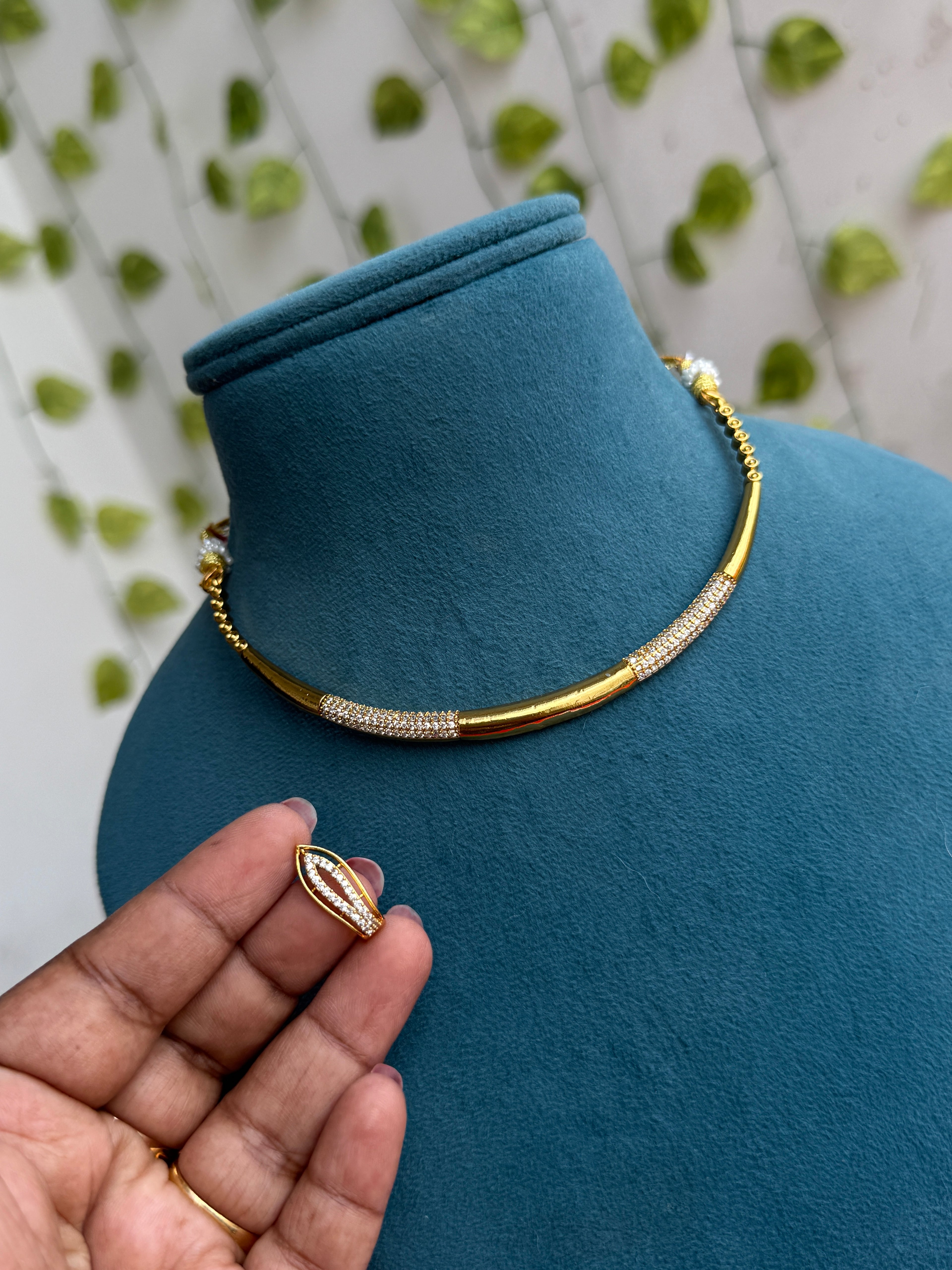 Ns909 stones gold kante neckset with studs