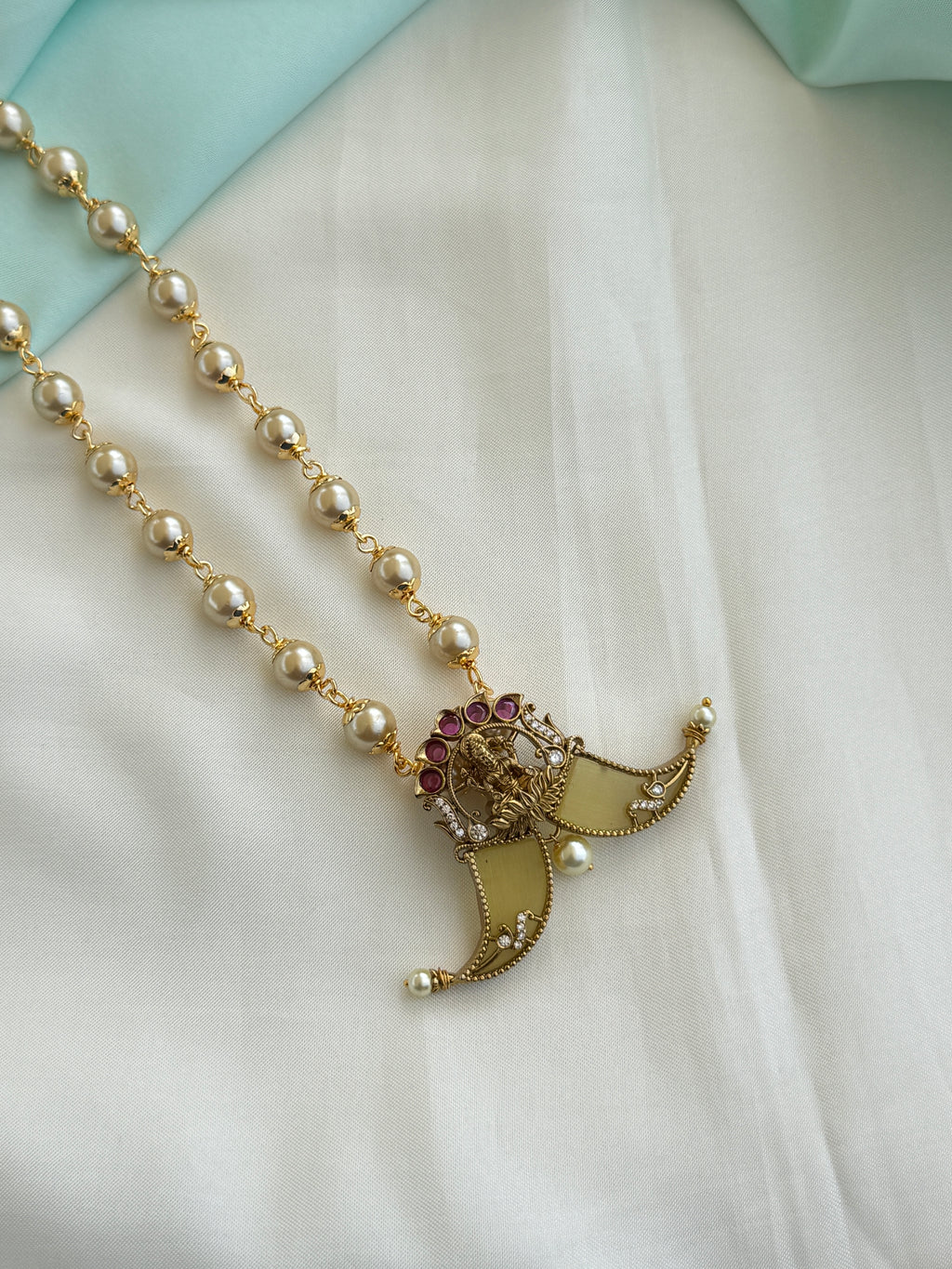 Pg022 Puligoru pendant with 24 inches pearls chain