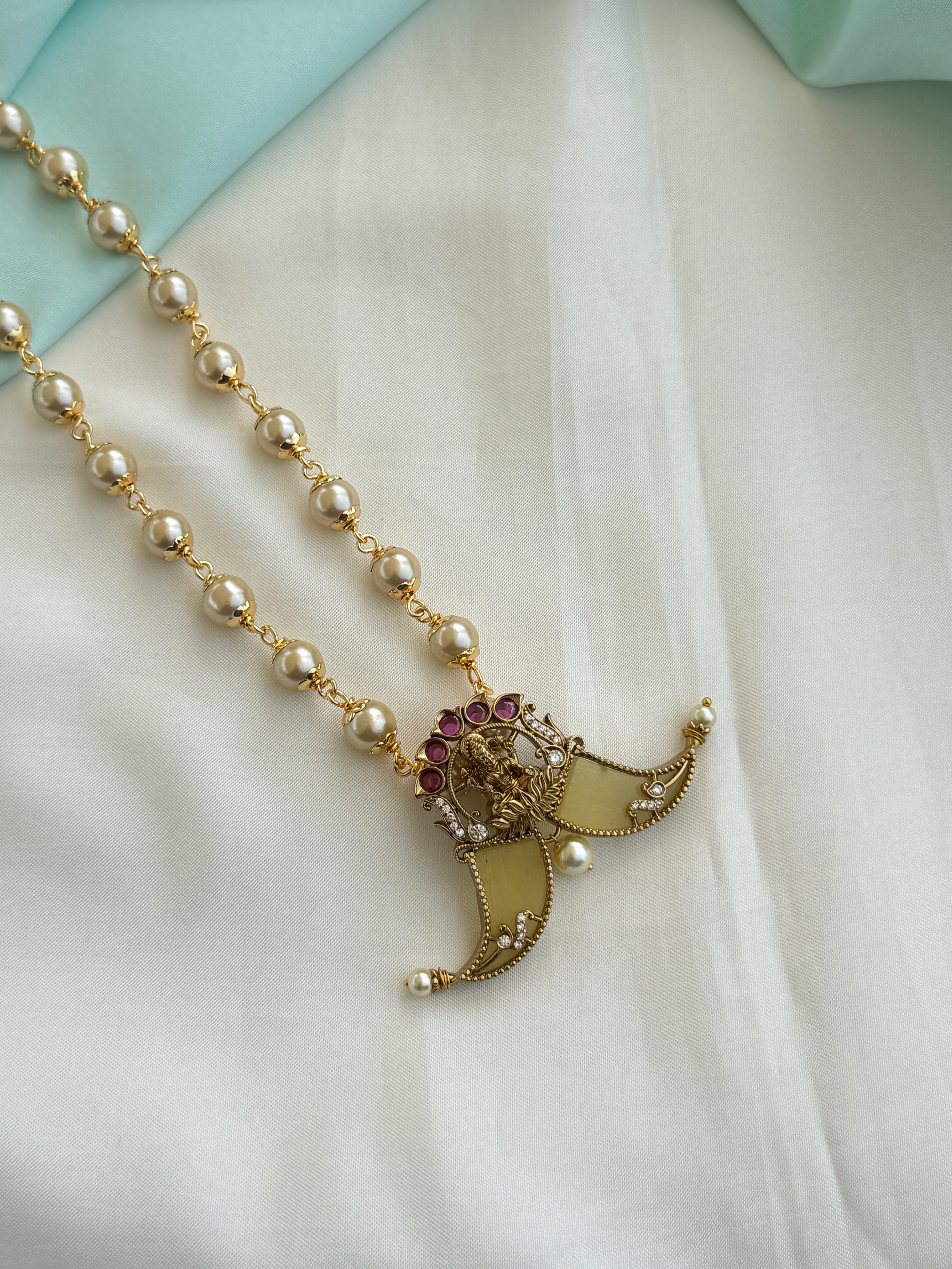 Pg022 Puligoru pendant with 24 inches pearls chain