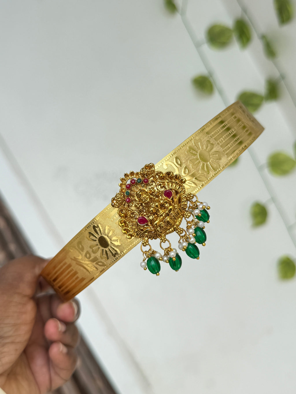 Hb690 textured Lakshmi Devi multi stones single pendant with green beads kids hipbelt