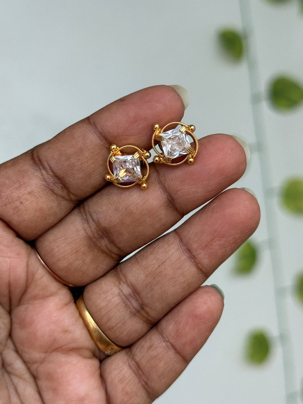 Ph607 Panchaloham single stone back screw studs