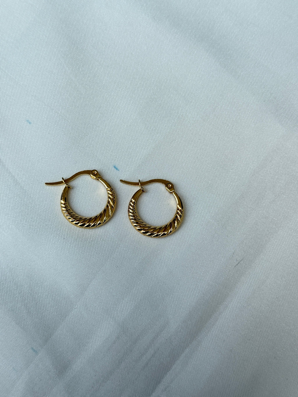 St055 anti tarnish hoops earrings