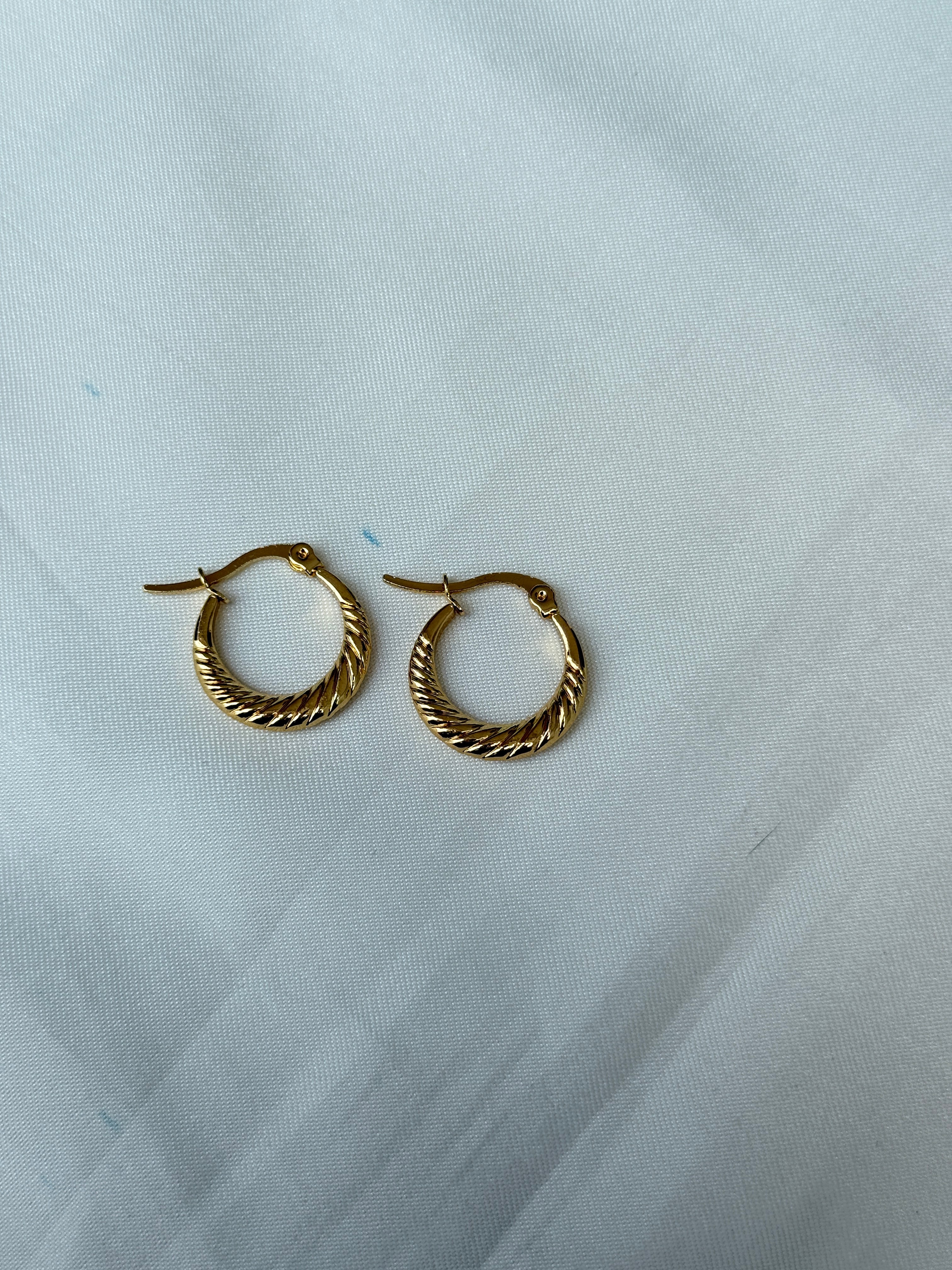 St055 anti tarnish hoops earrings
