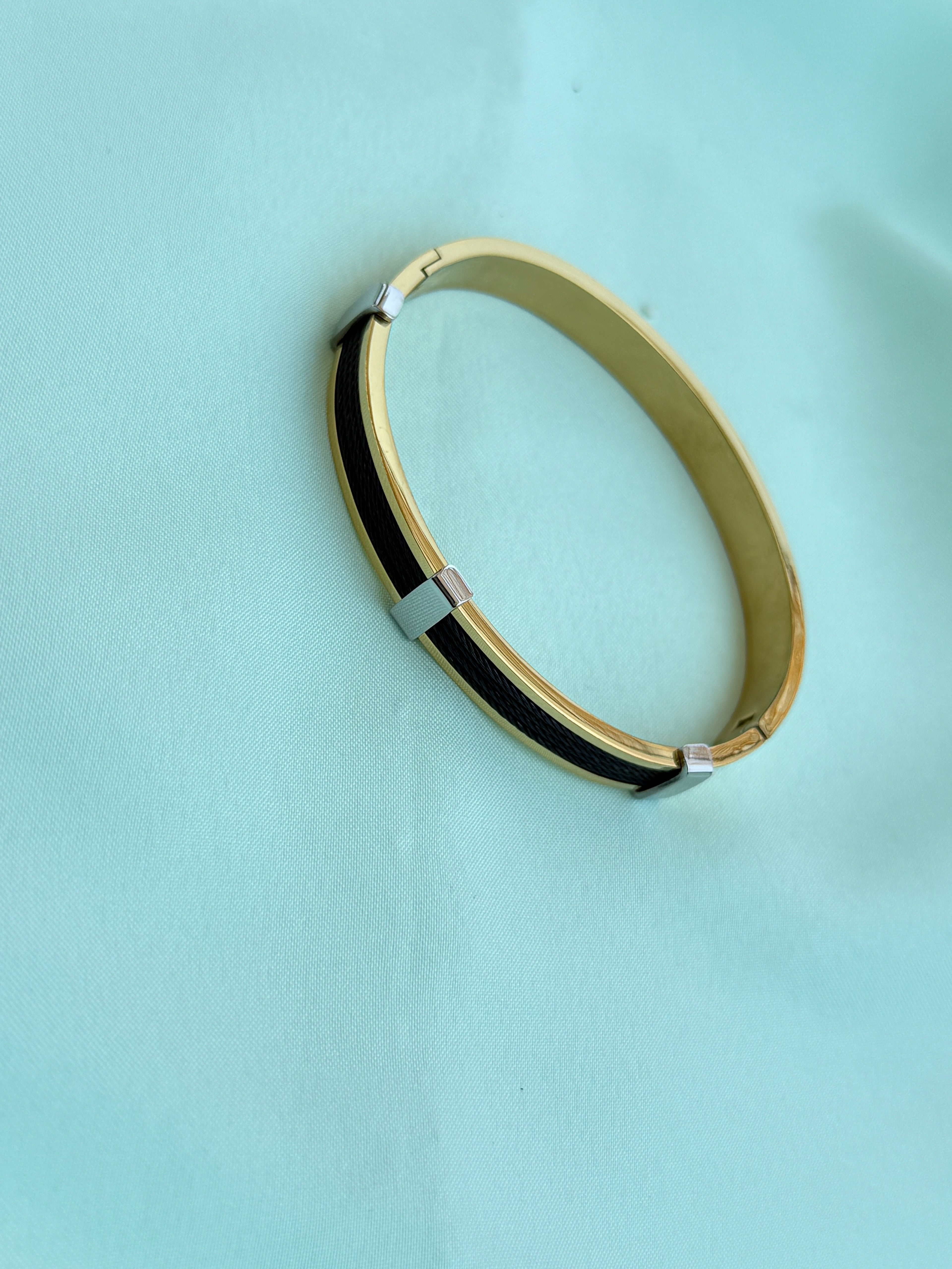 Mn022 openable anti tarnish black and gold kada bracelet suits for 2.6 to 2.8 size
