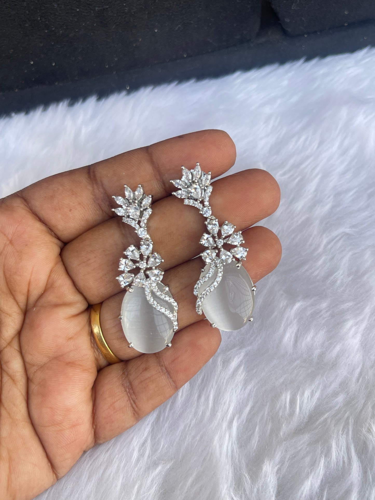 Western premium hanging earrings in single color