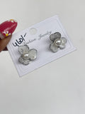 Silver flower pearl stud