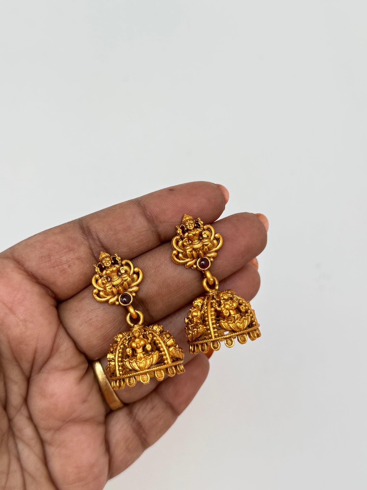 Er5071 Lakshmi Devi butts earrings