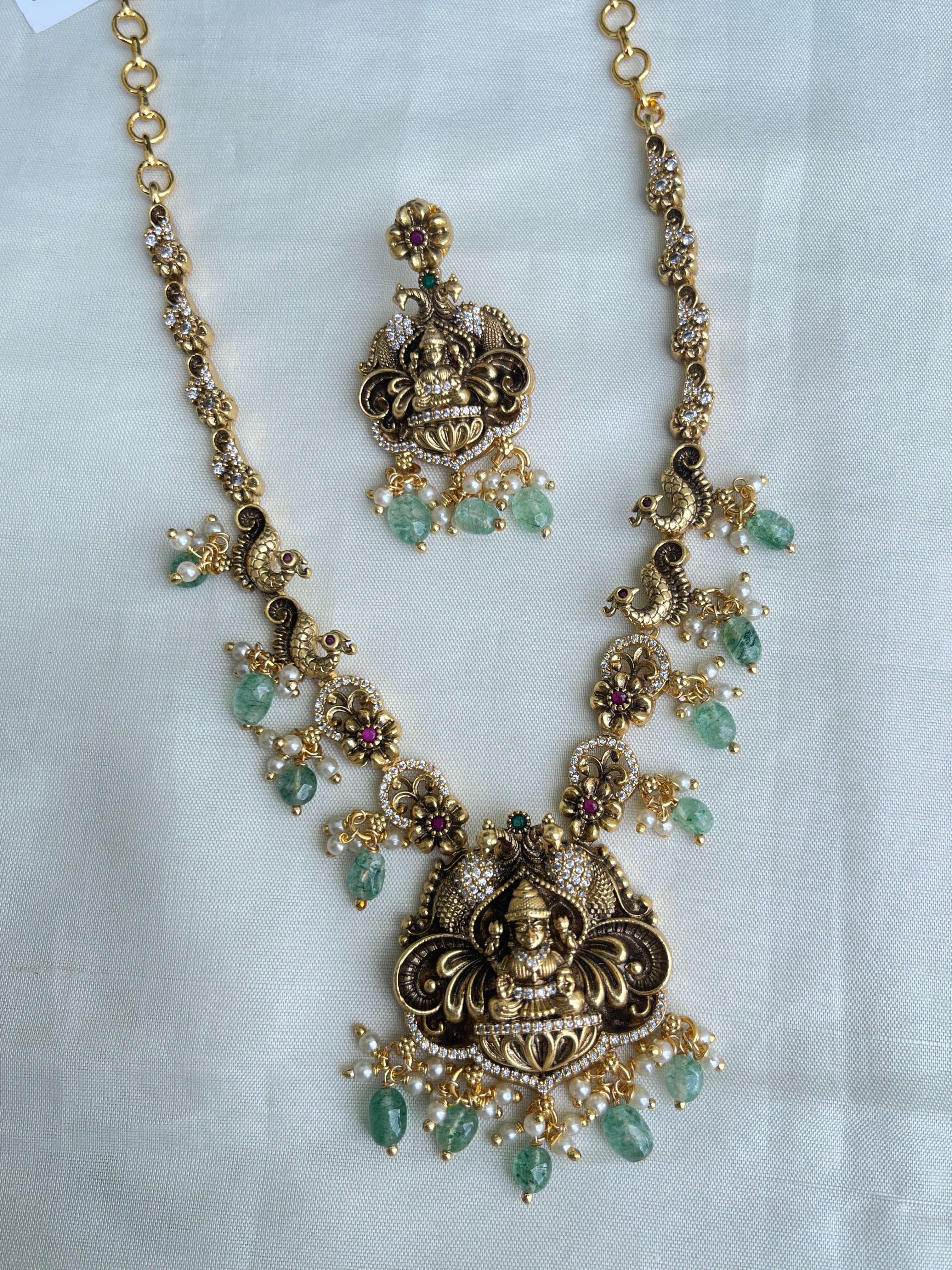 Ns1510 Lakshmi Devi antique neckset with green beads