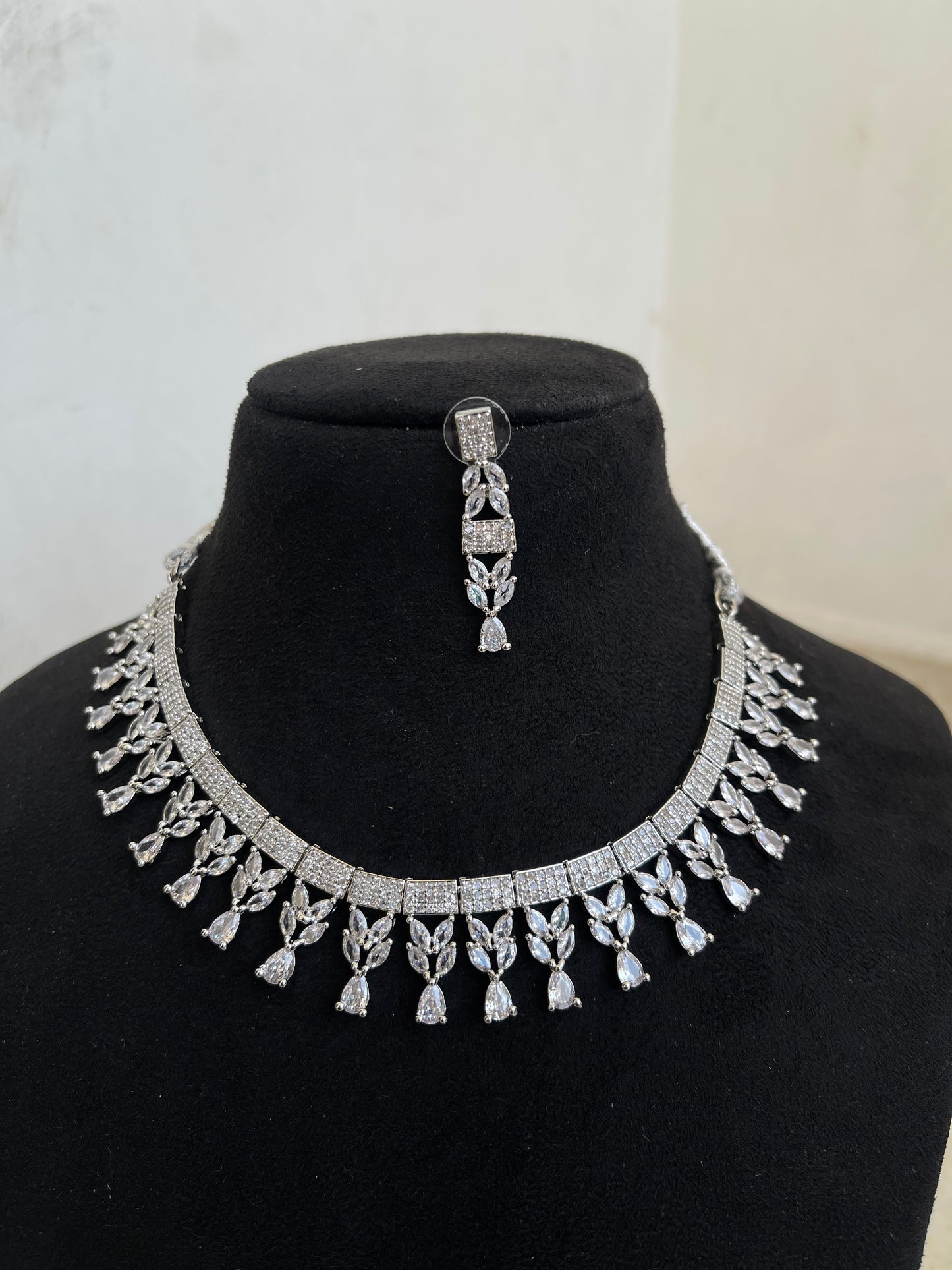 Petal hanging diamond finish neckset with earrings