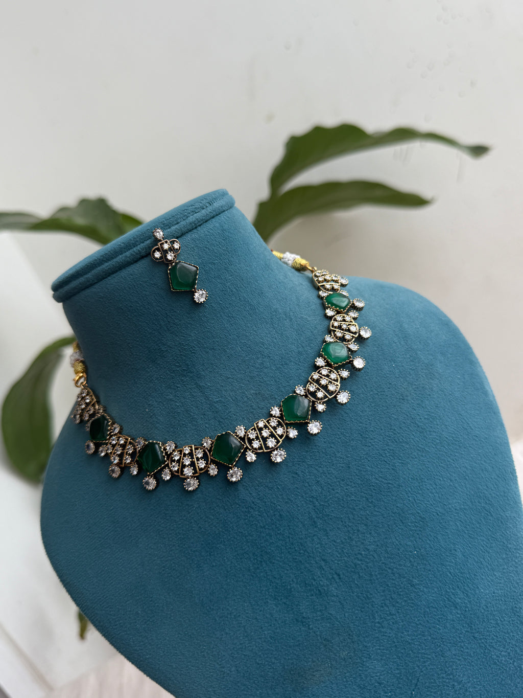 Ns435 classy moissanite neckset