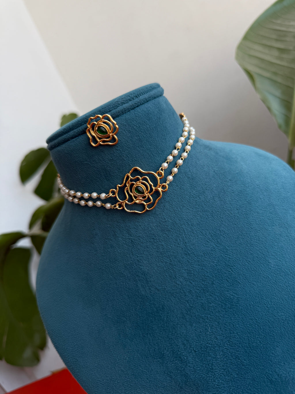 Pearl choker in 2 Colors ruby and green ns641