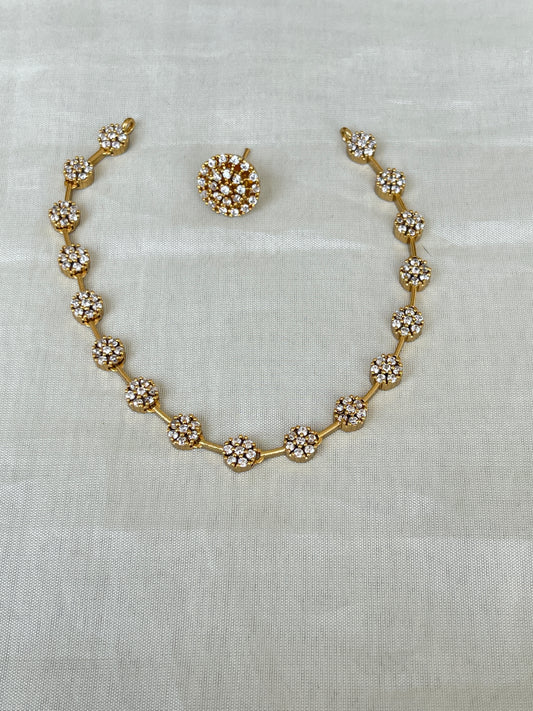 Budget friendly simple circle neckset with studs and kids friendly too..