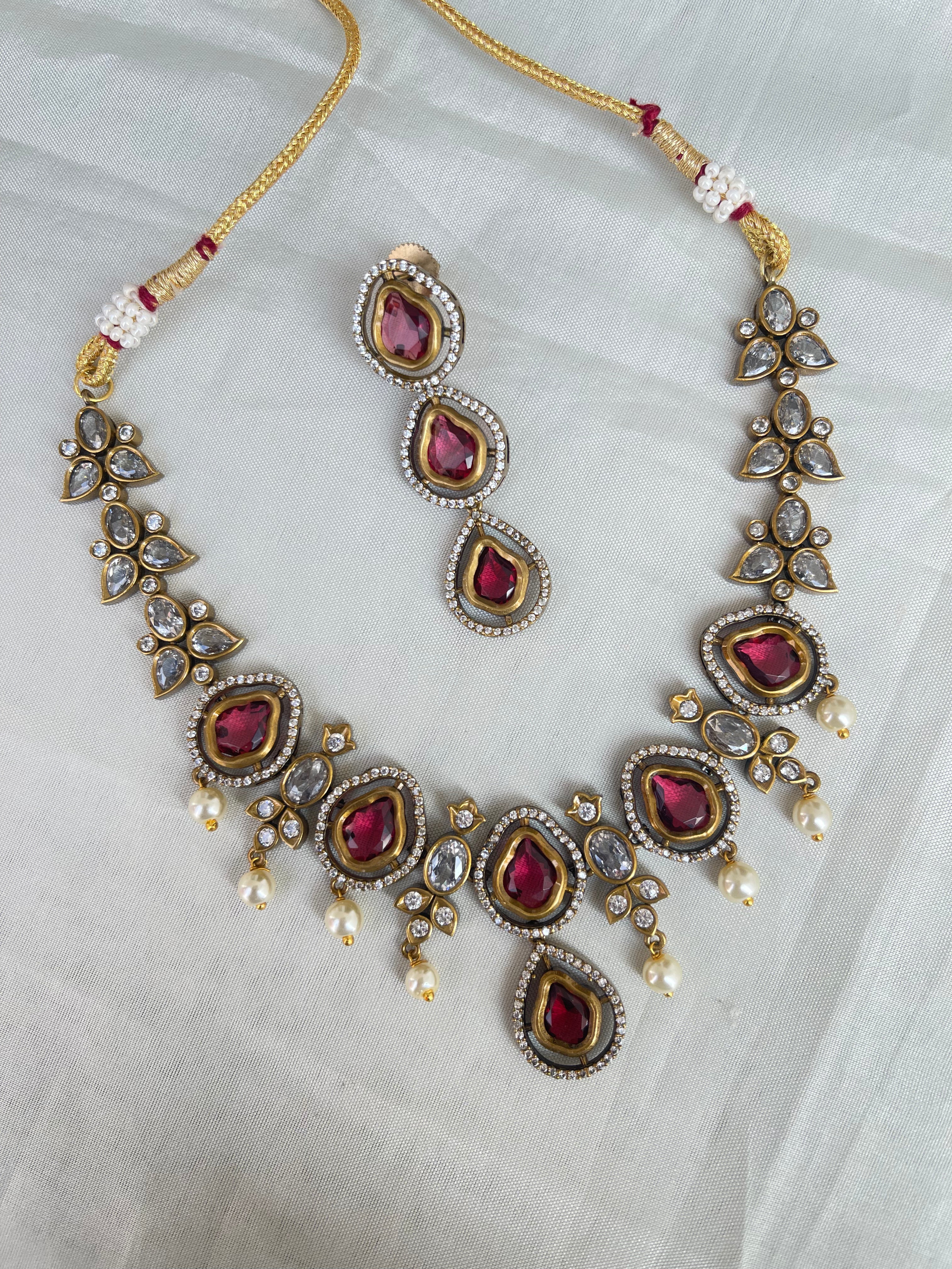 Victorian neckset