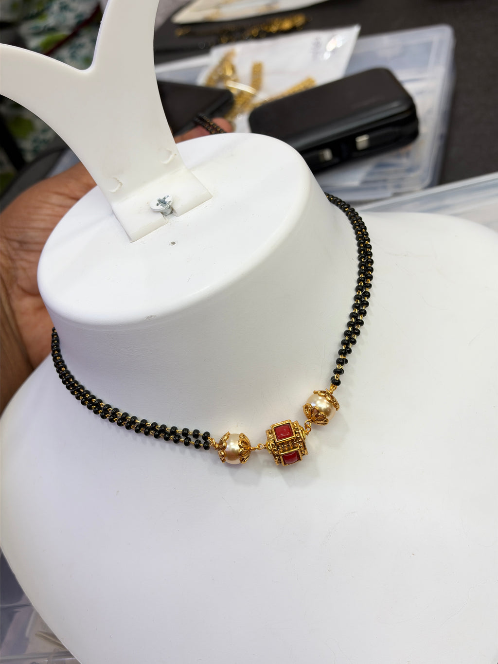 Bb434 coral pearls 2 lines 18 inches black beads