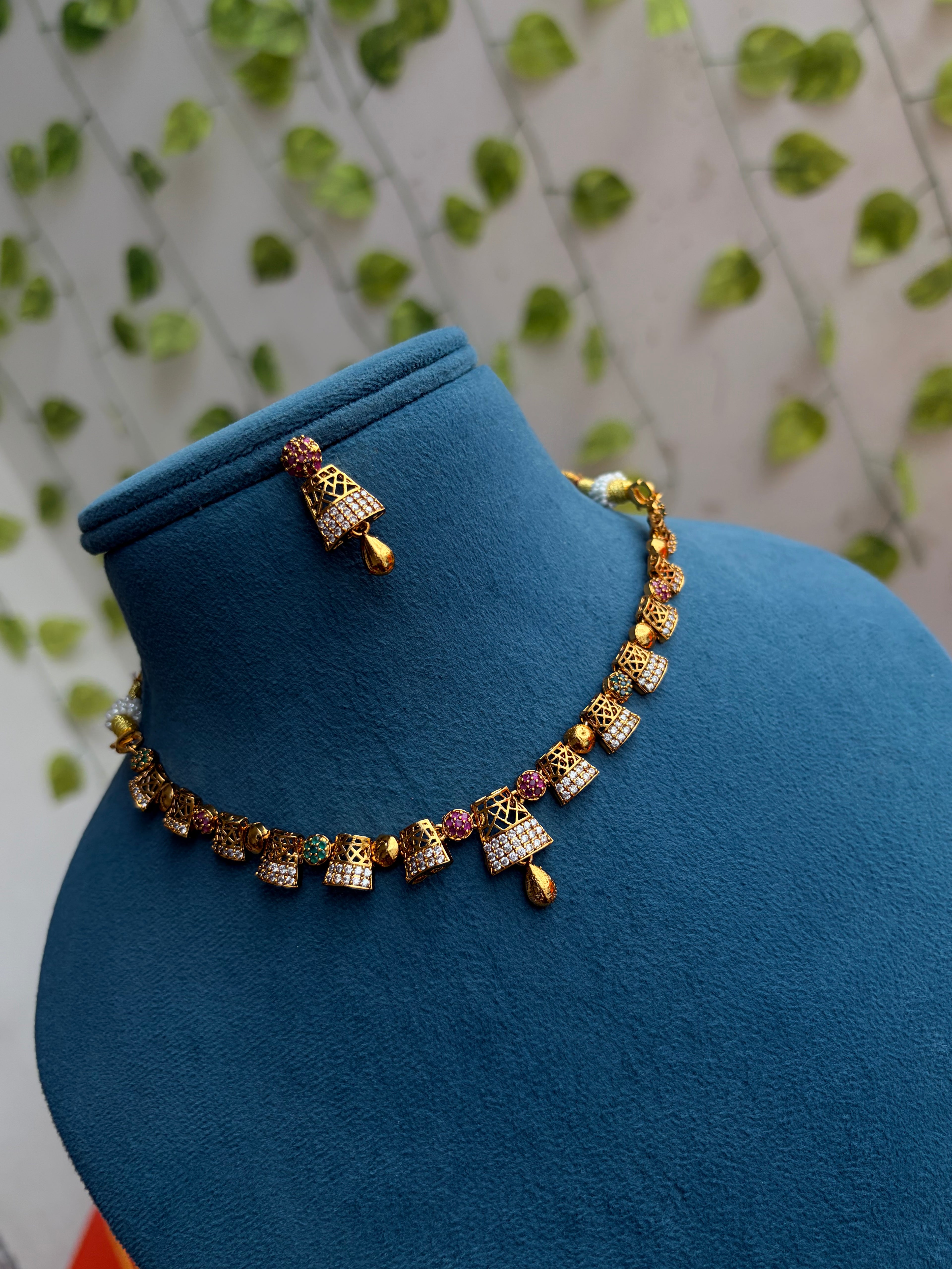 Ns851 multi short Neckset with earrings