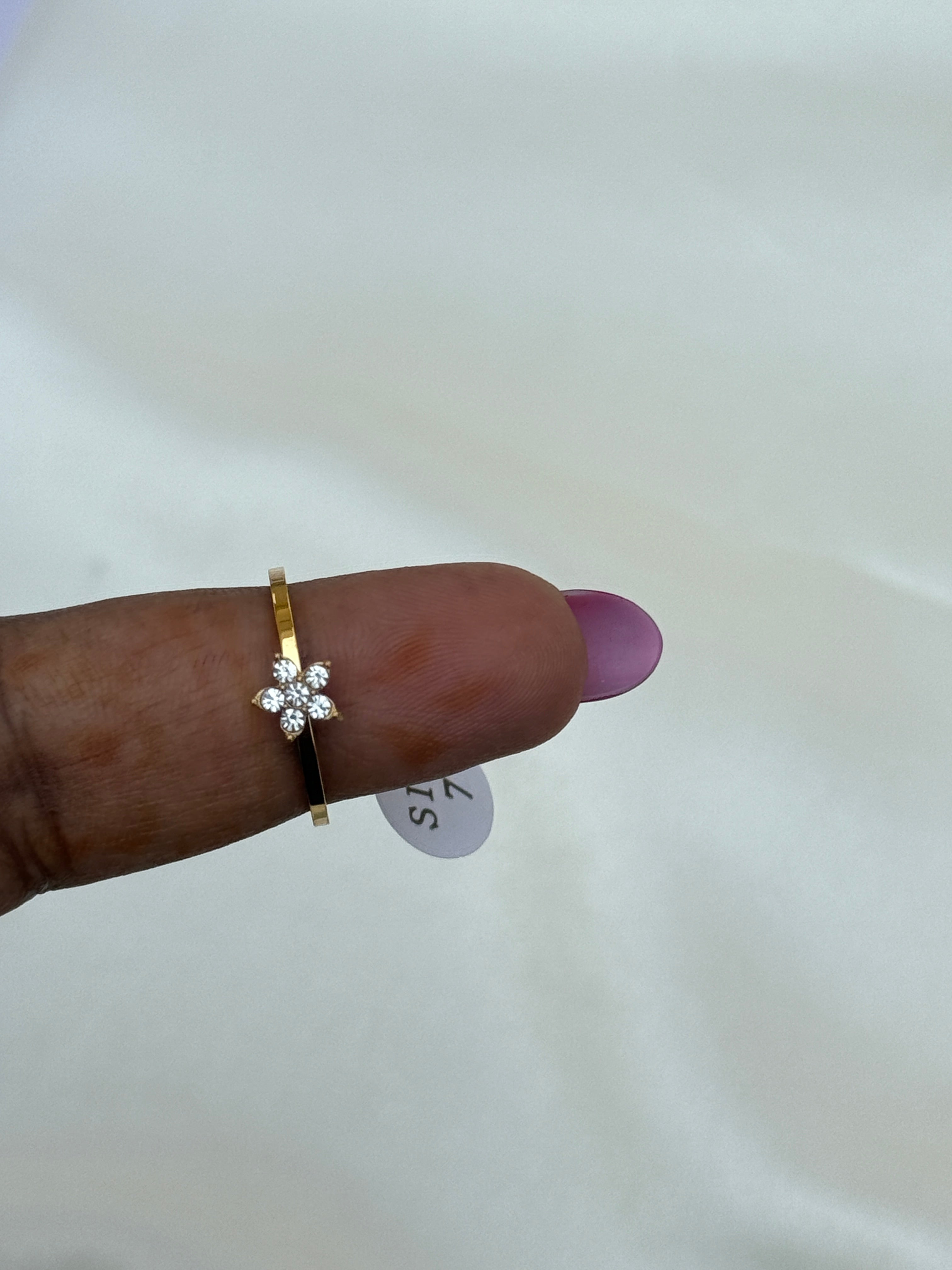 Rg060 anti tarnish flower finger ring