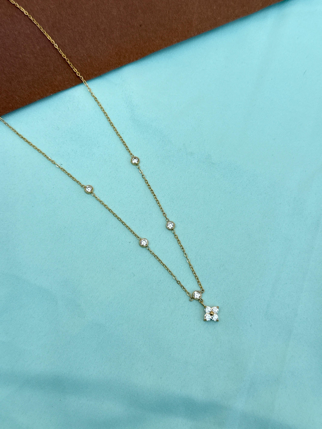 Dc085 anti tarnish single line stones and flower 18inches adjustable daily wear chain