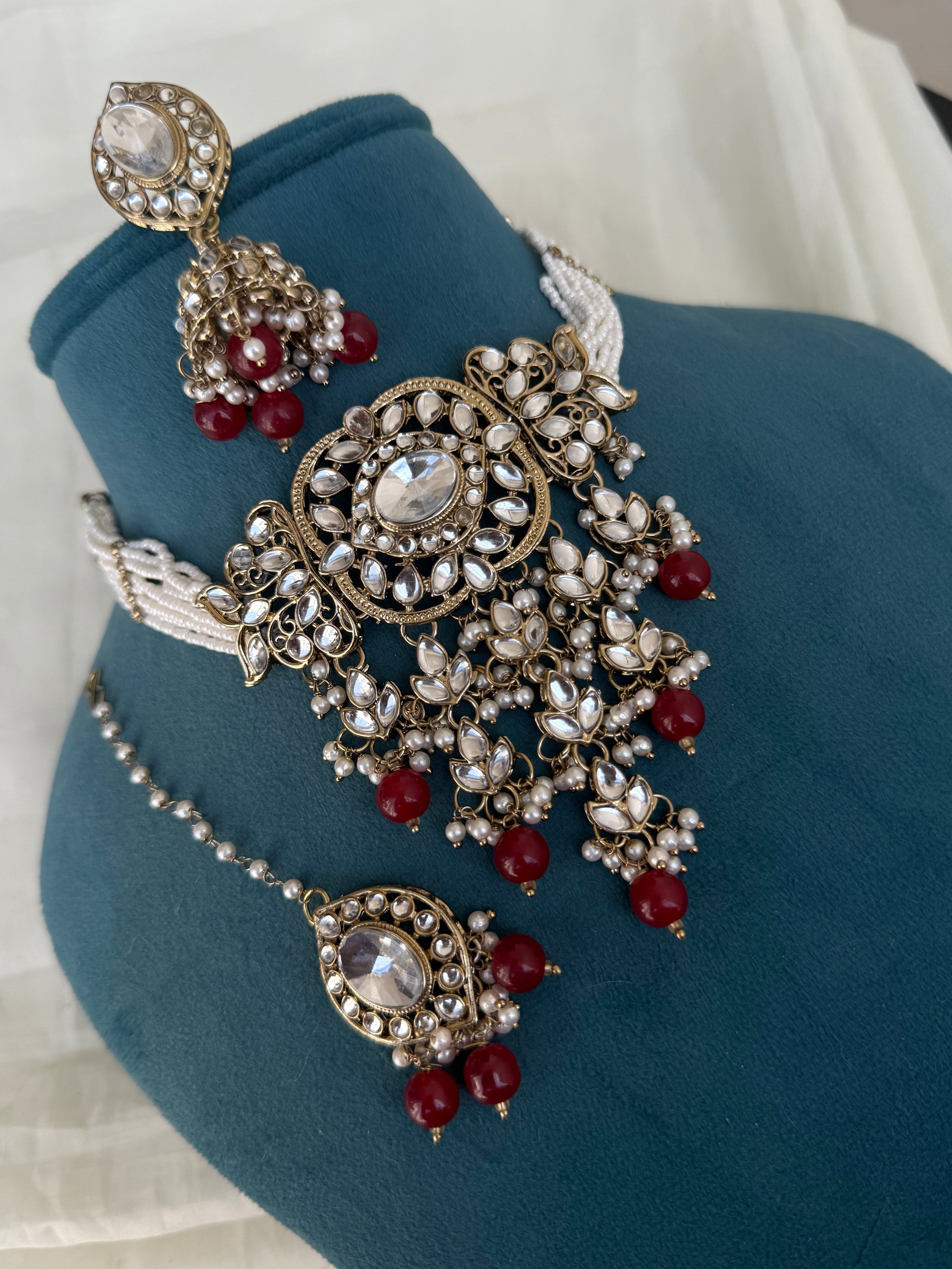 Ch001 Kundan choker with tikka and earrings