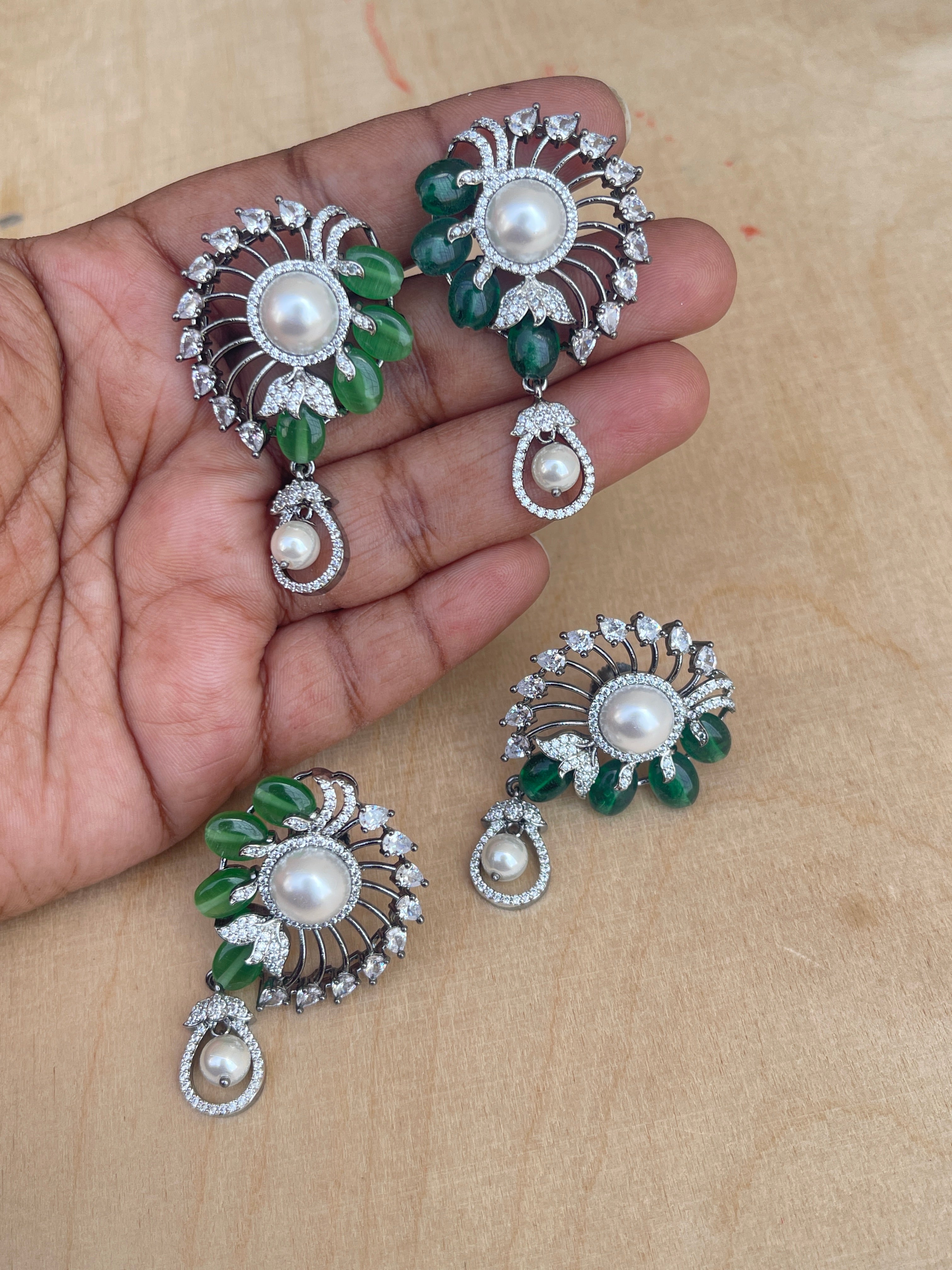 Round green zircon studs hangings se001