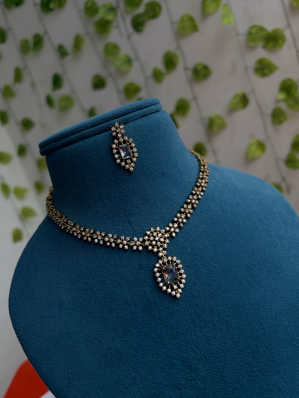 Ns895 full white stones flowers short neckset with earrings