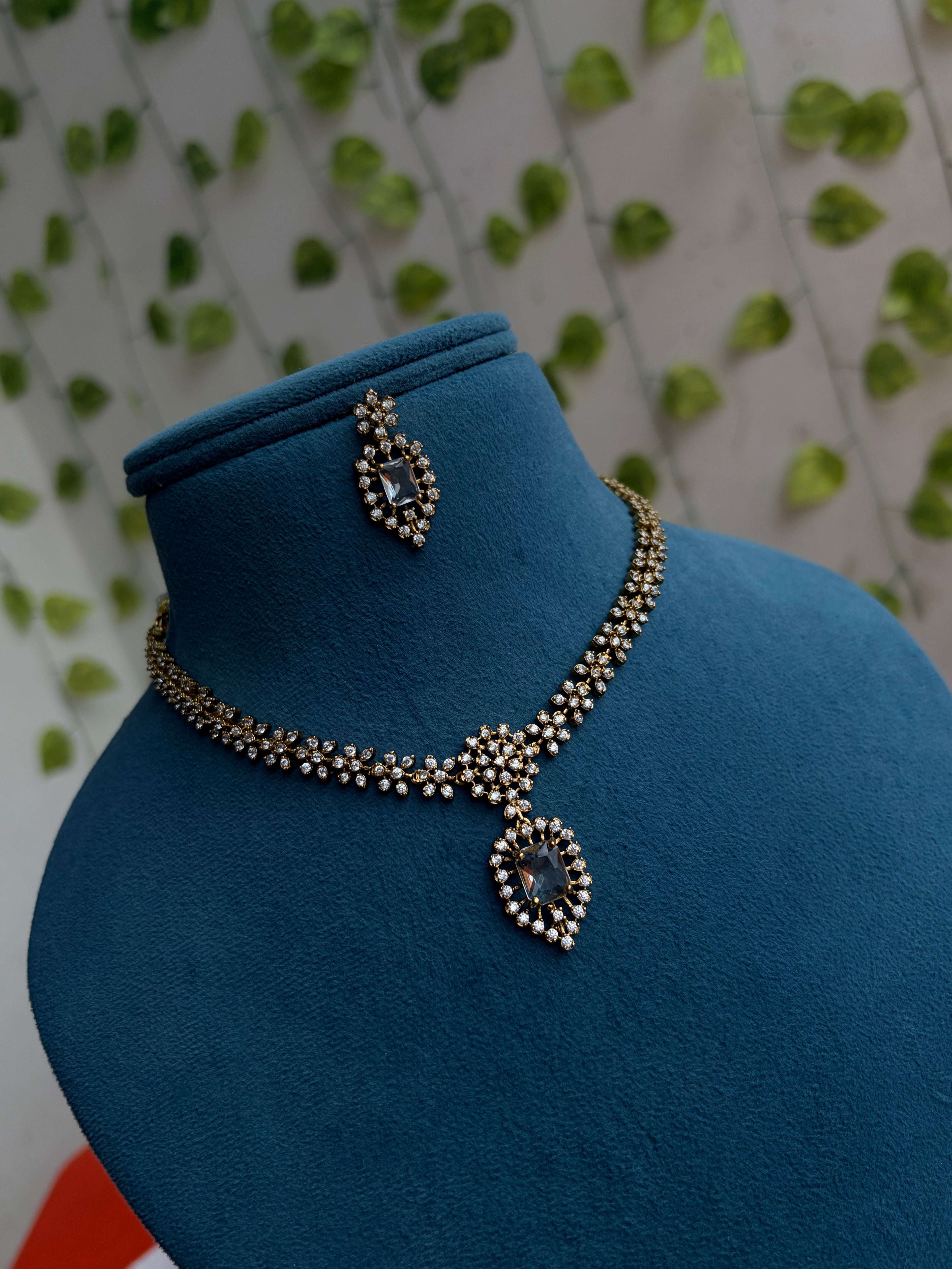 Ns895 full white stones flowers short neckset with earrings