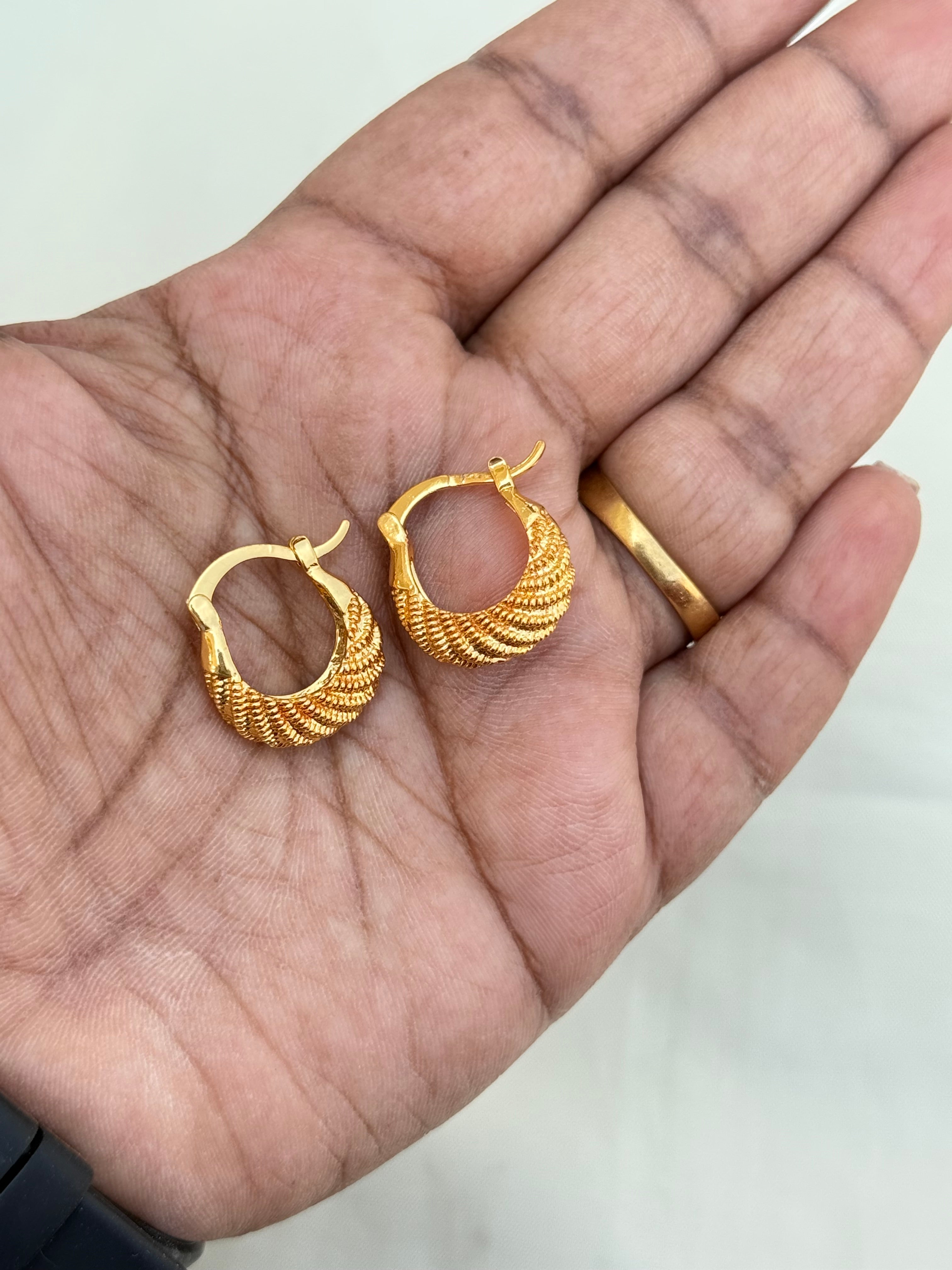 Er004 gold hoops
