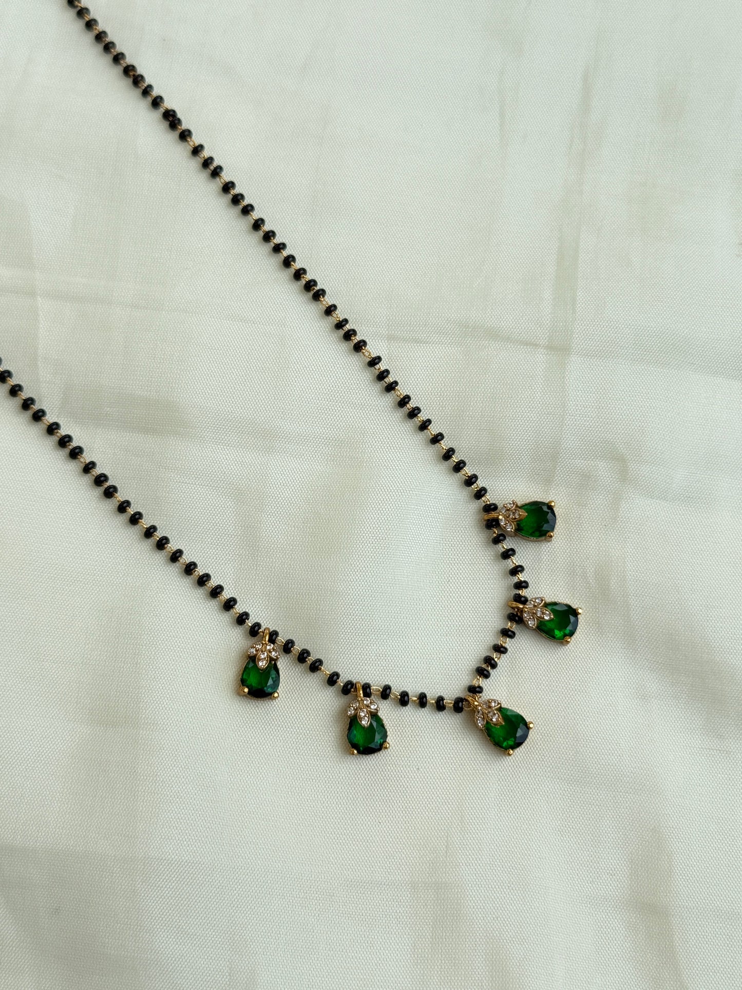 Bb008 single line 5stones blackbeads