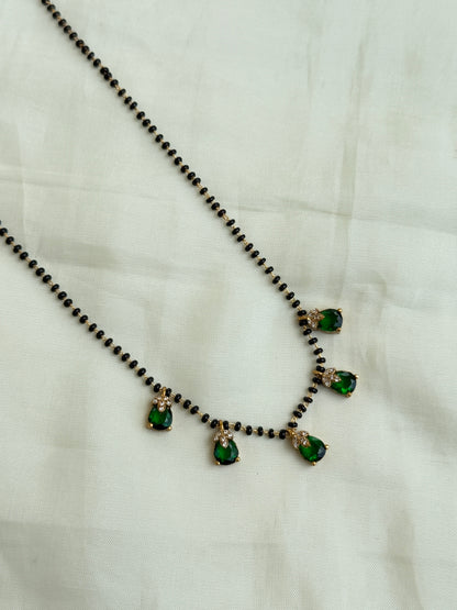 Bb008 single line 5stones blackbeads