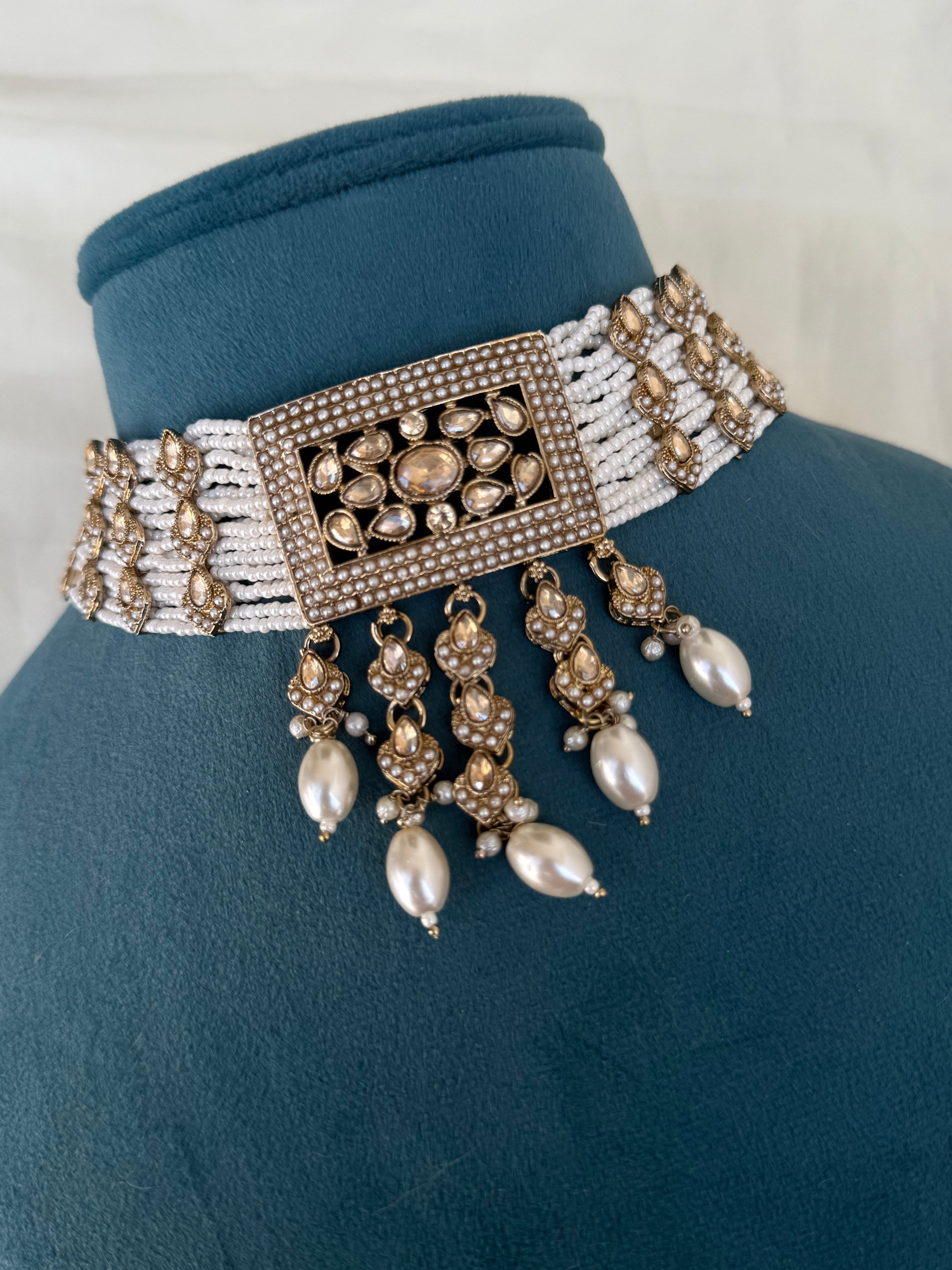Ch002 pearl choker with tikka and earrings