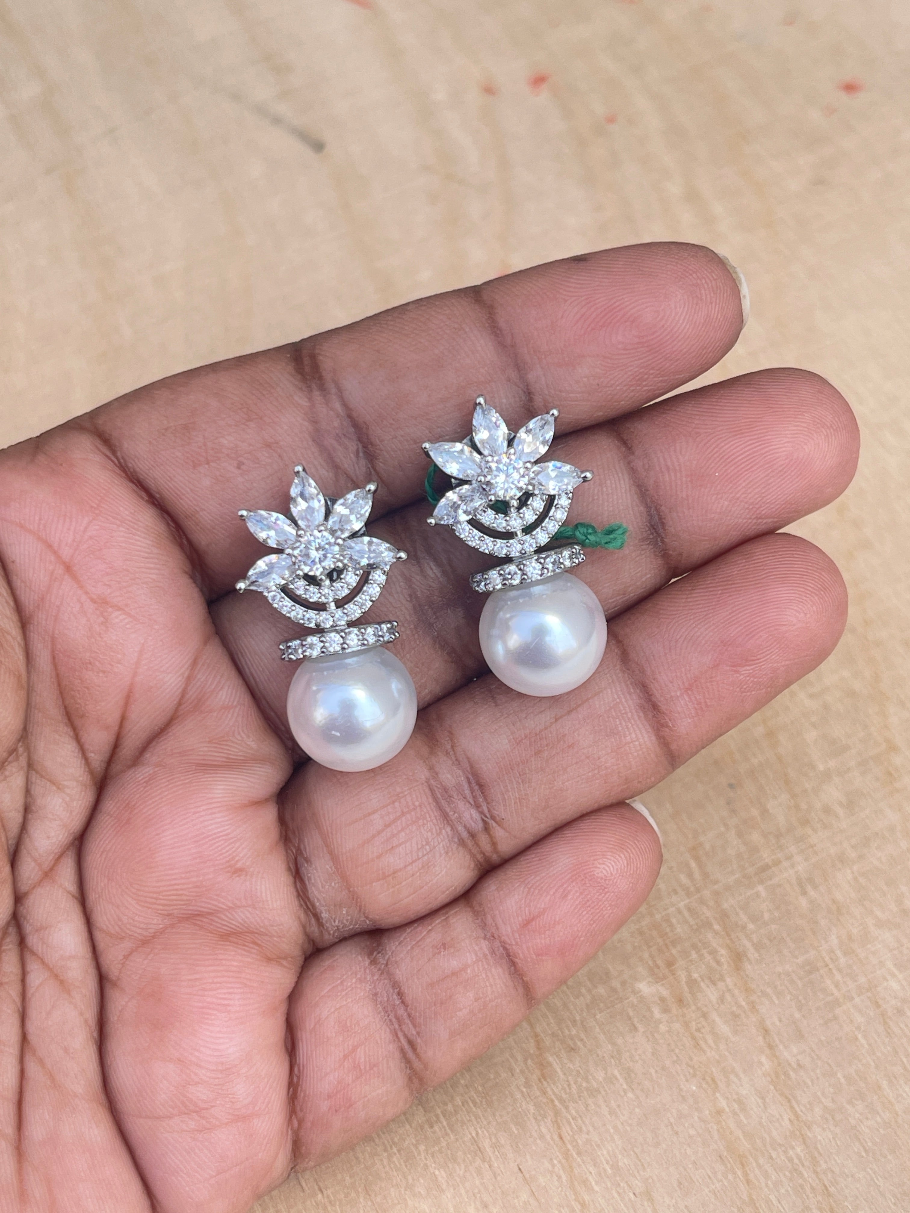 Star silver pearl studs