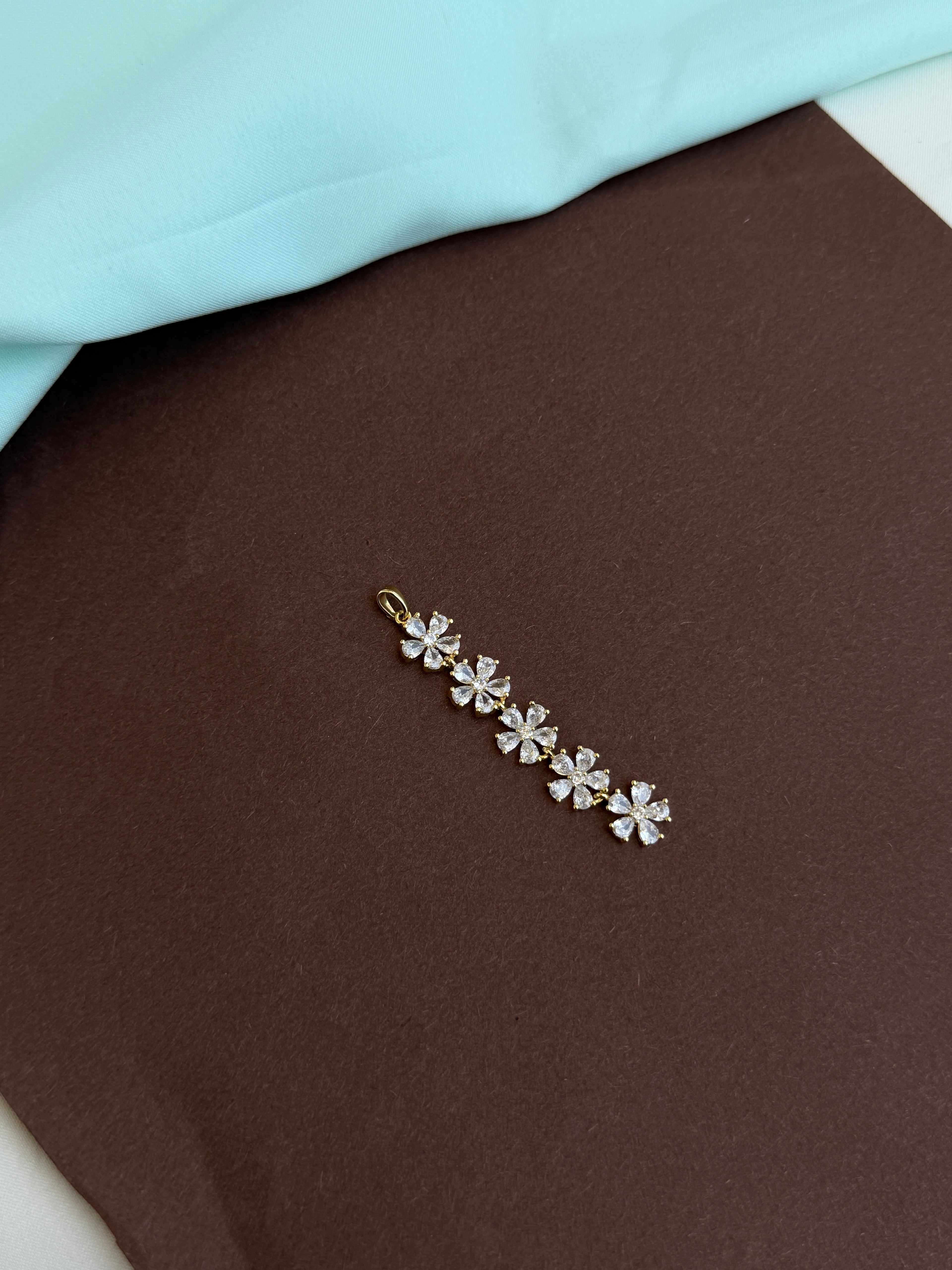 Al017 anti tarnish 5 flower charm ( pendent)