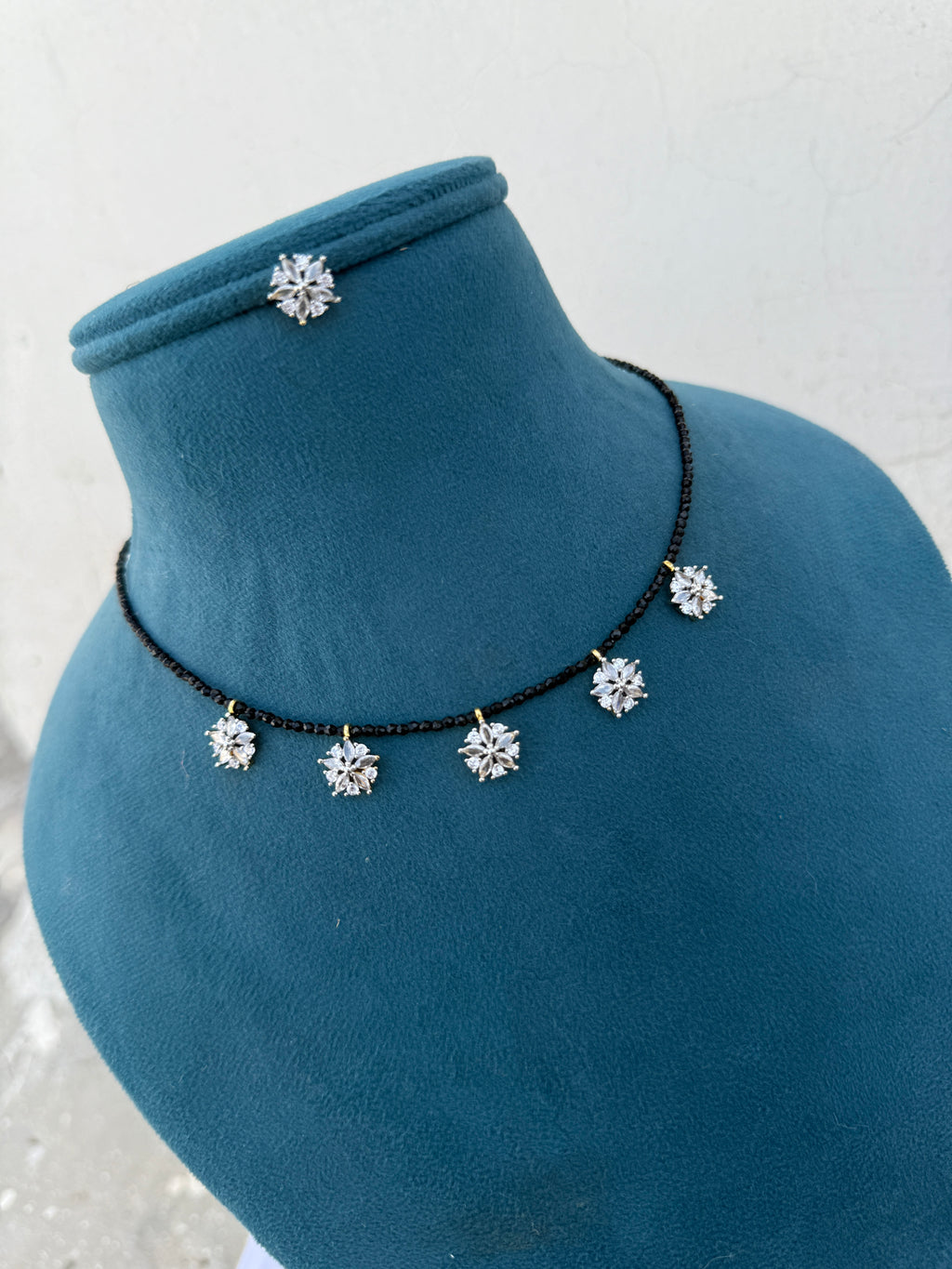 Bb043 blackbeads crystals with studs