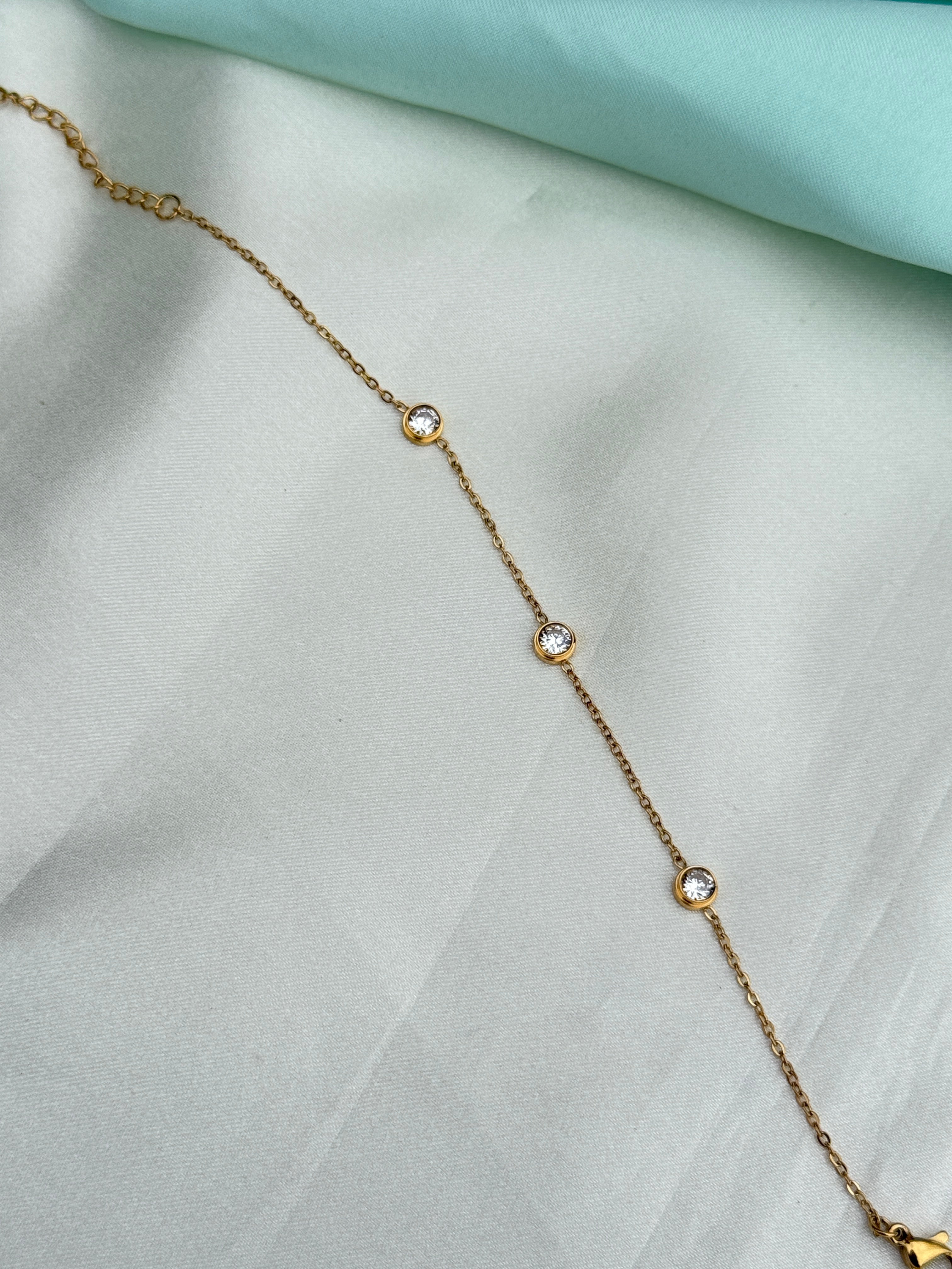 Ab611 anti tarnish 3 stones 8 inches 2.6 to 2.8 adjustable chain bracelet