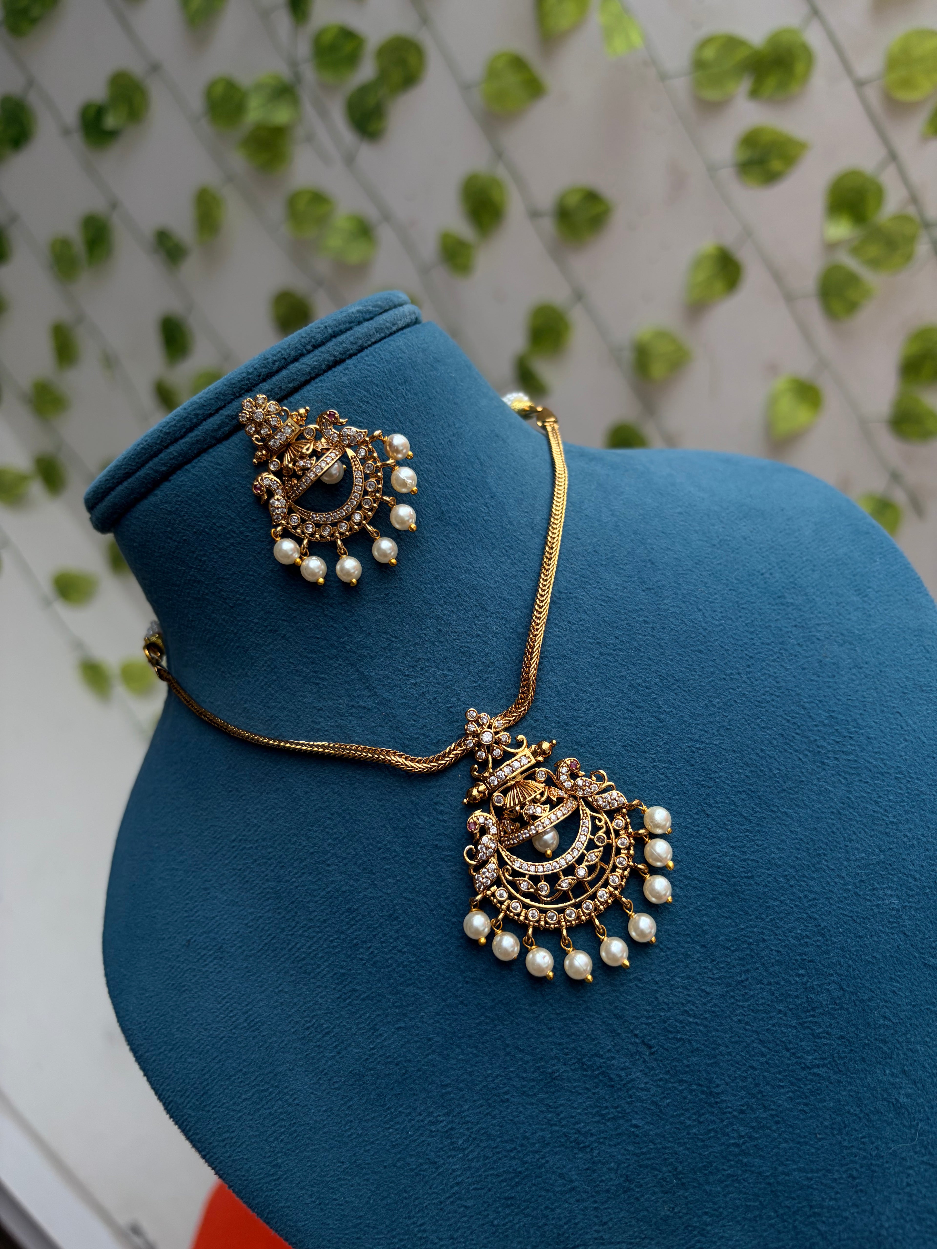 Ns885 peacock stones white beads with peacock earrings