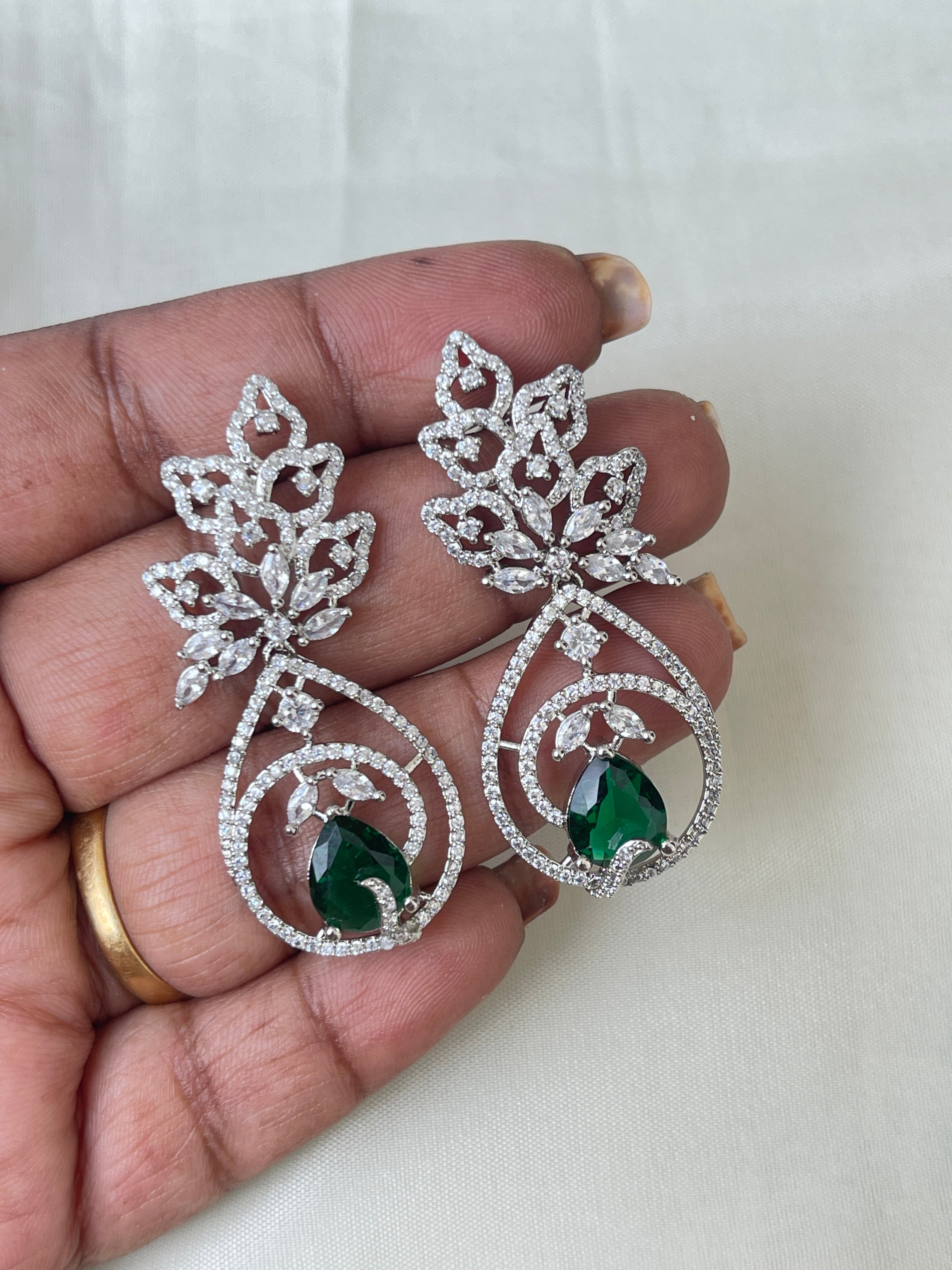 Diamond finish green earrings er2019