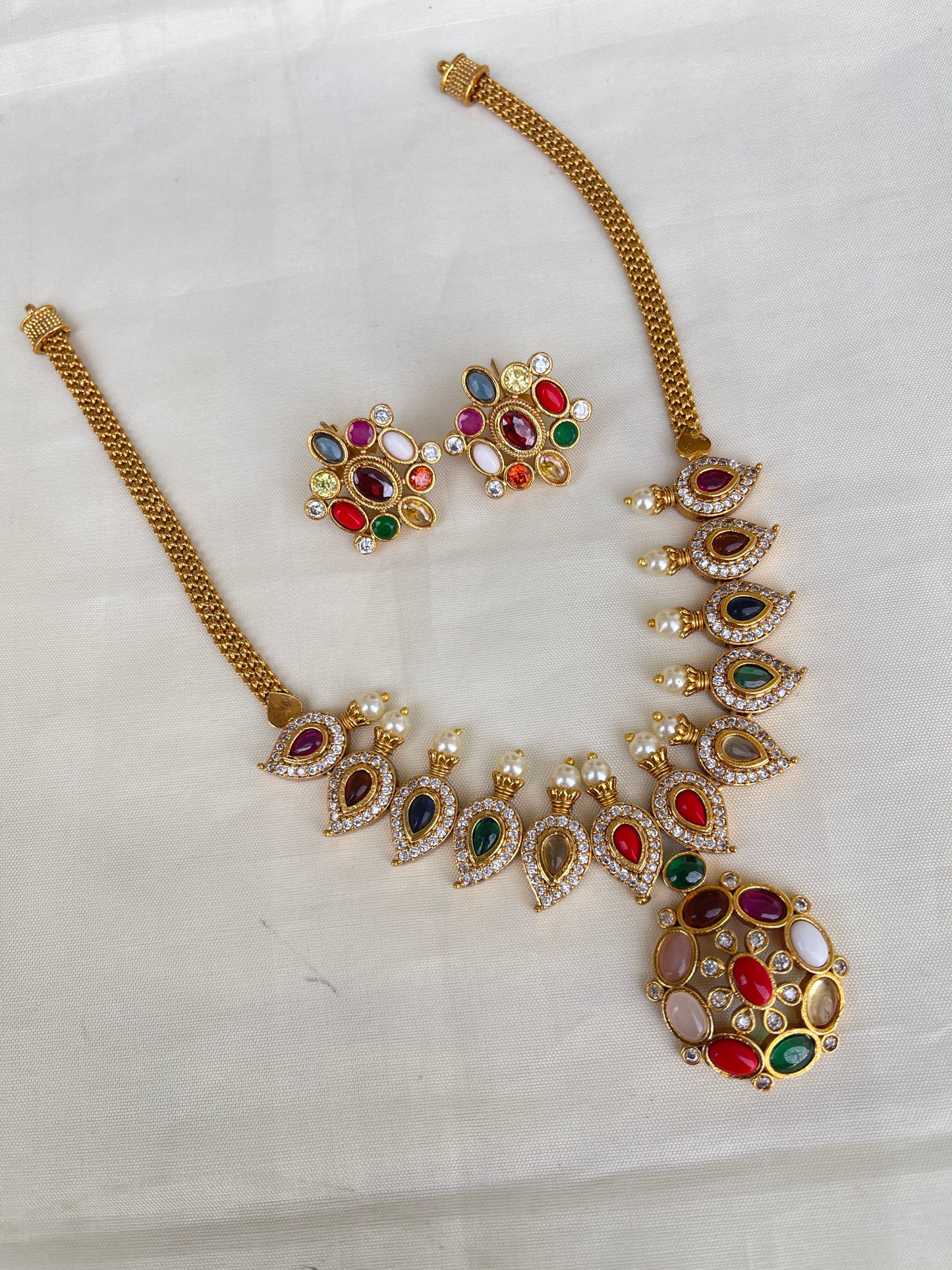 Navarathan neckset with studs