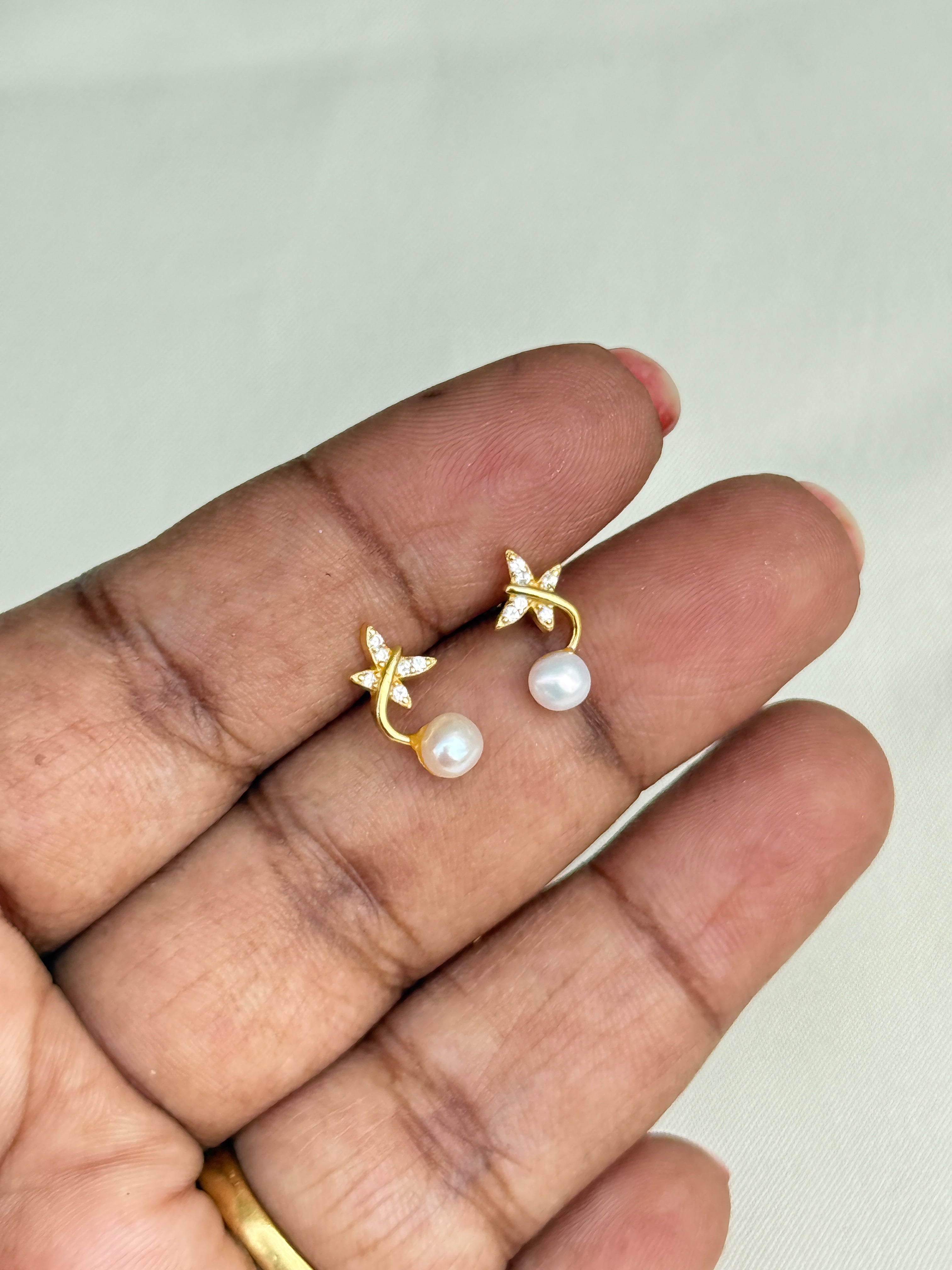 Se006 92.5 silver hallmark pearl butterfly studs