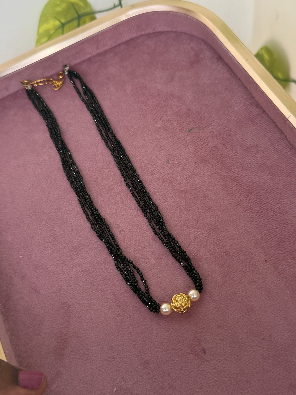 Crystal gold rose pearl 16 inches 4 layers black beads bb365