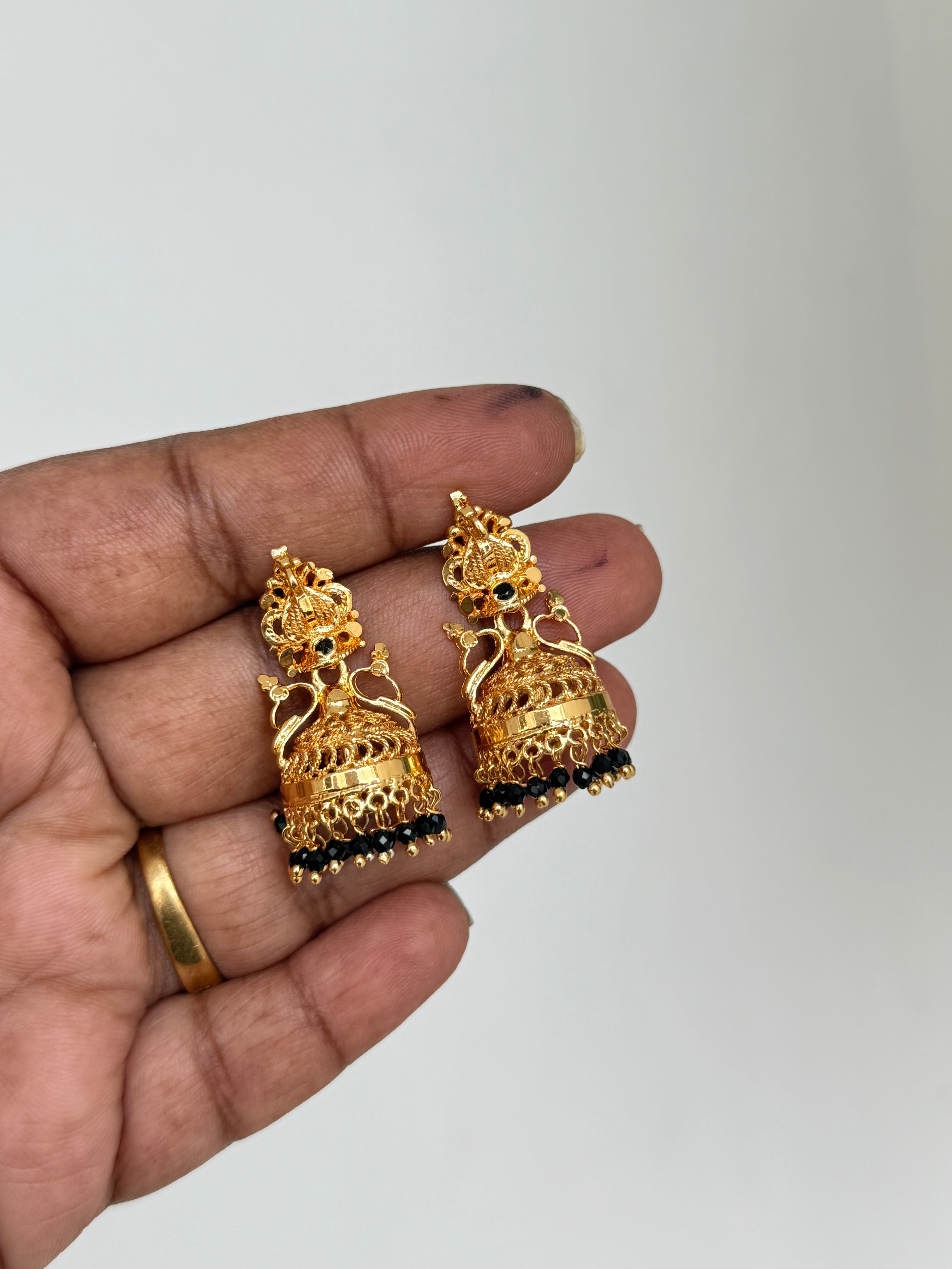 Er101 blackbeads screwback butta Earrings