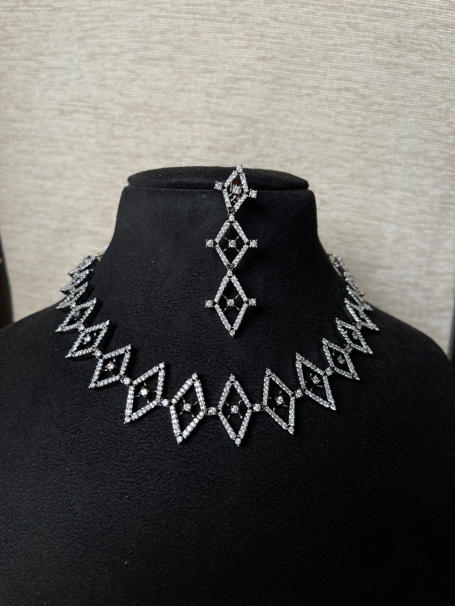 Rhombus diamond finish neckset with Earrings