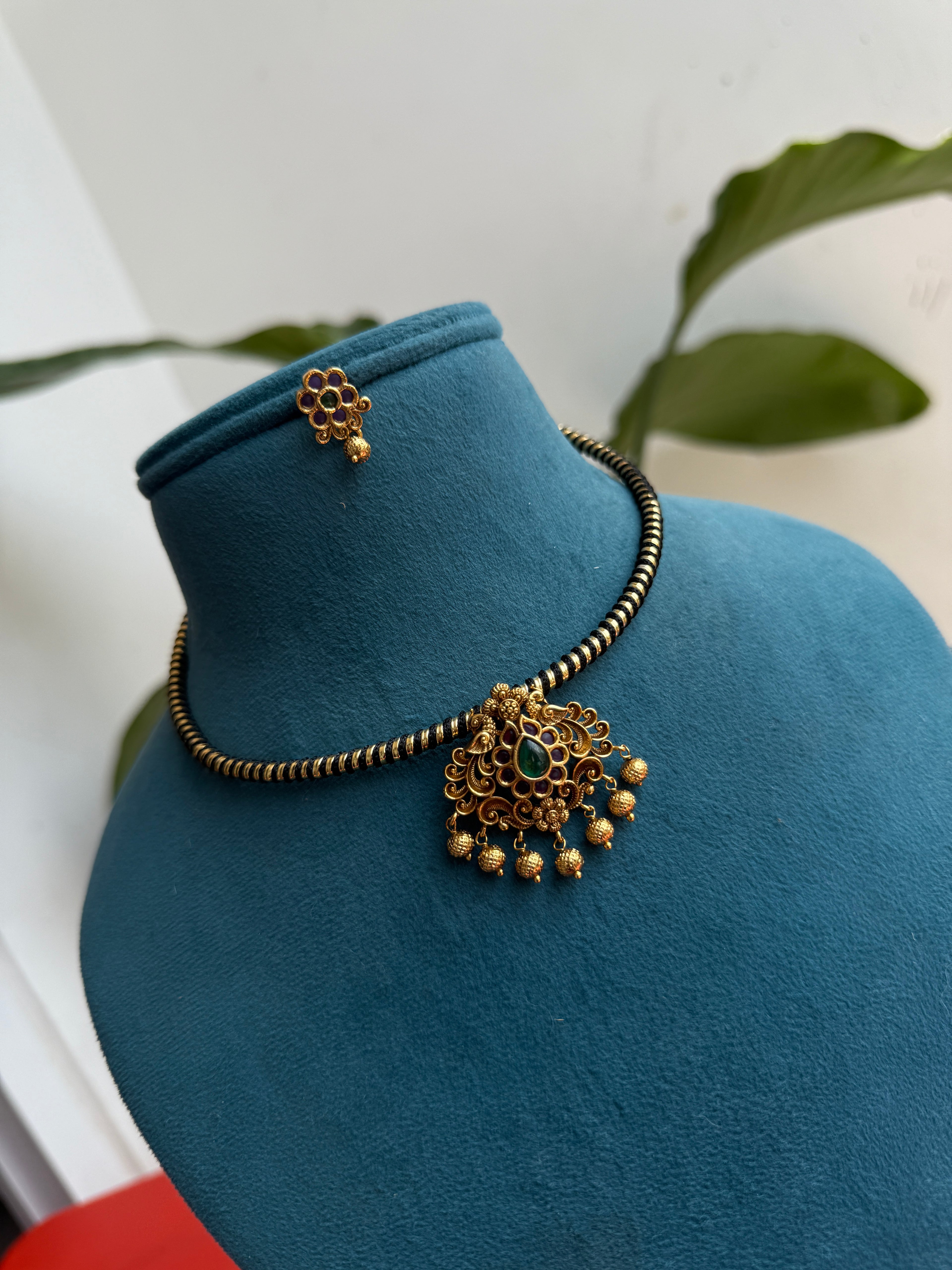 Hs010 black hasli neckset